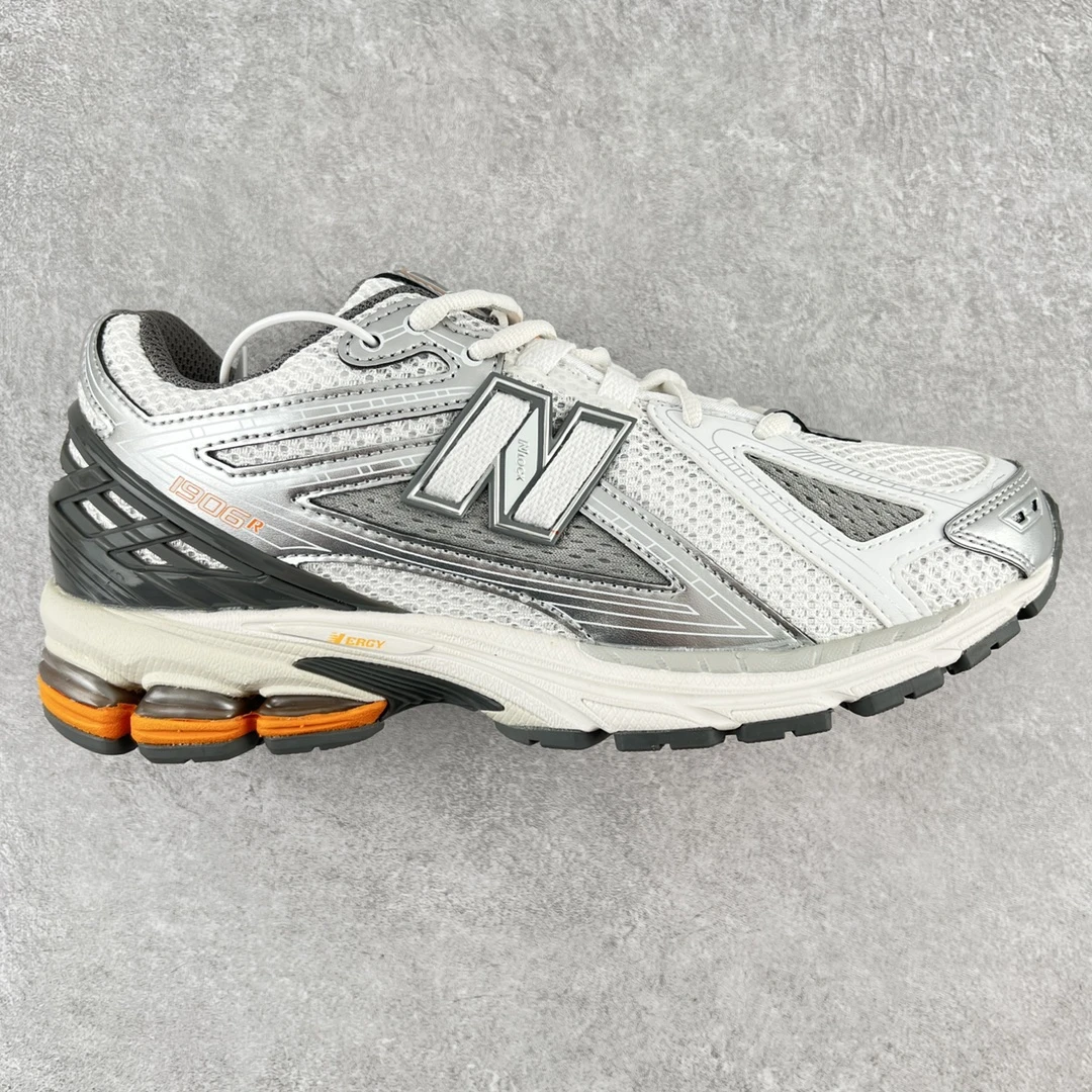 New Balance Sneakers — 55a8fcb6