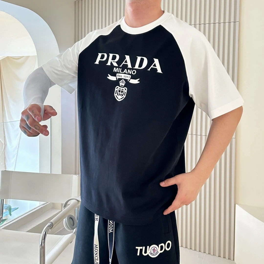 Prada T-Shirt — 3fa64aa7