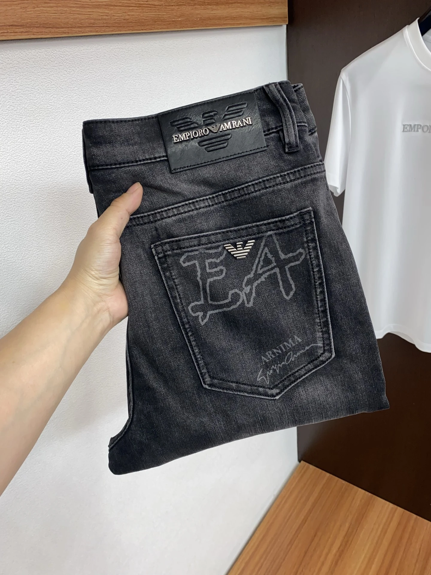 Armani Jeans — cb93549e