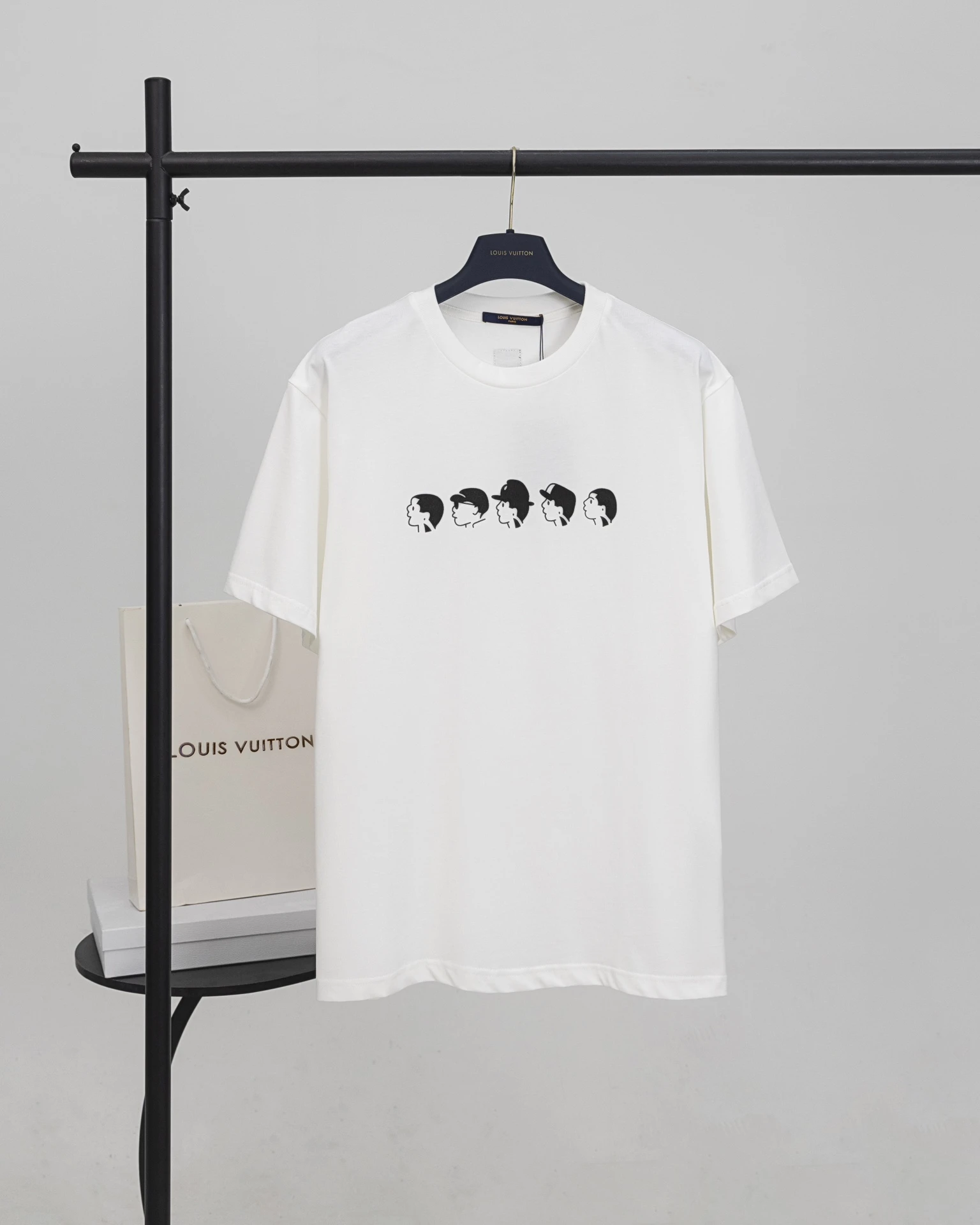 Louis Vuitton T-Shirt — b98dd7b9