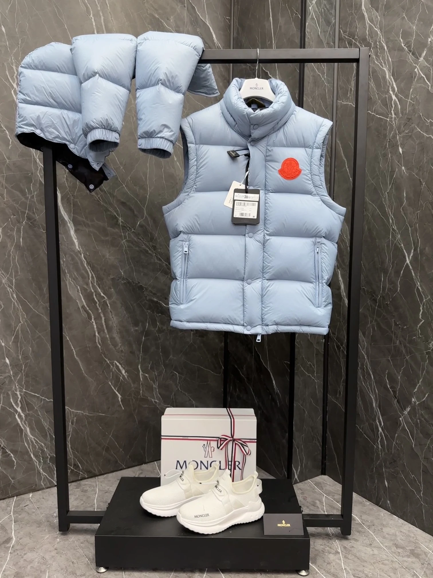 Moncler Down Jacket — 8a244484