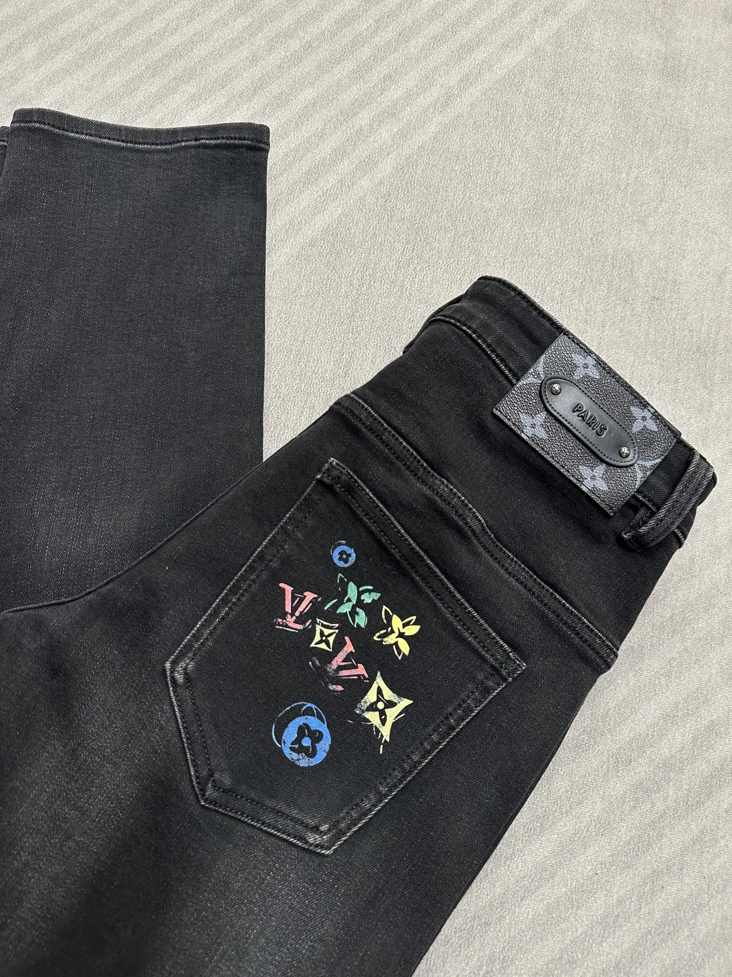 Louis Vuitton Jeans — 8a9b1c71