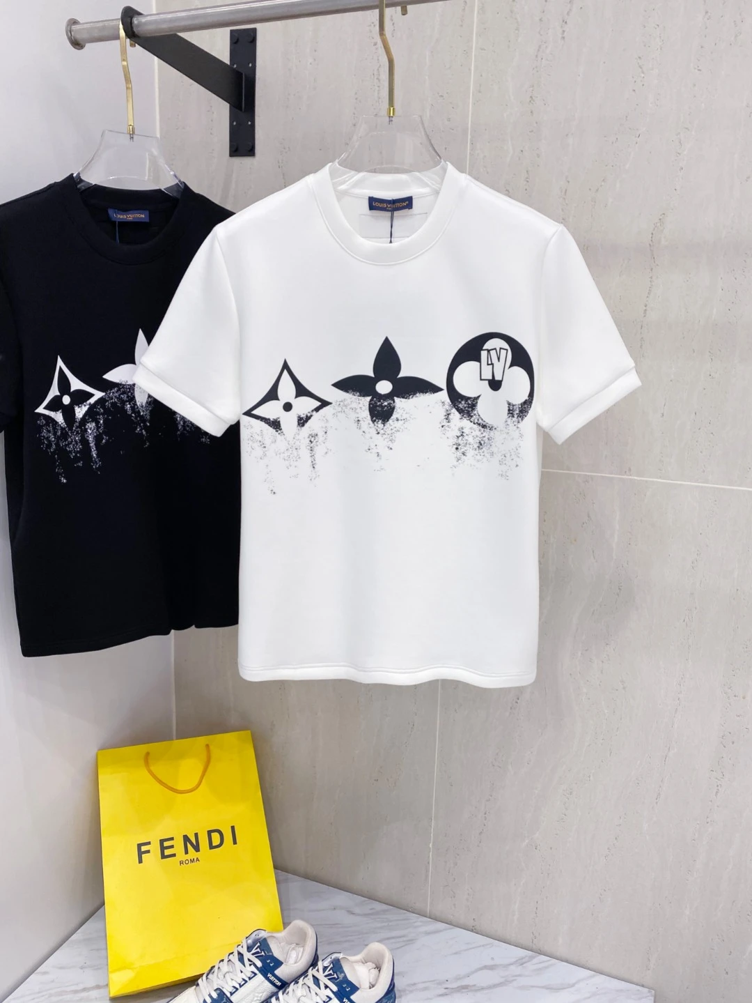 Louis Vuitton T-Shirt — cb7c9fe7