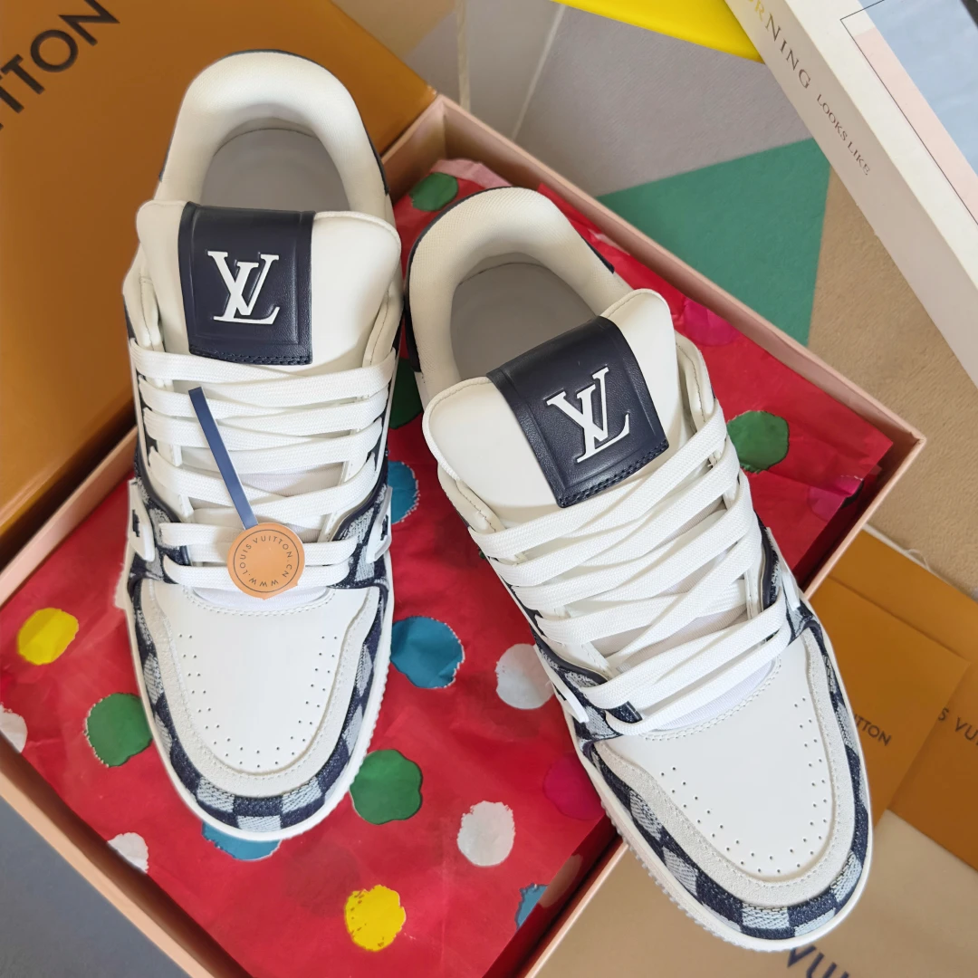 Louis Vuitton Sneakers — 480b74e2