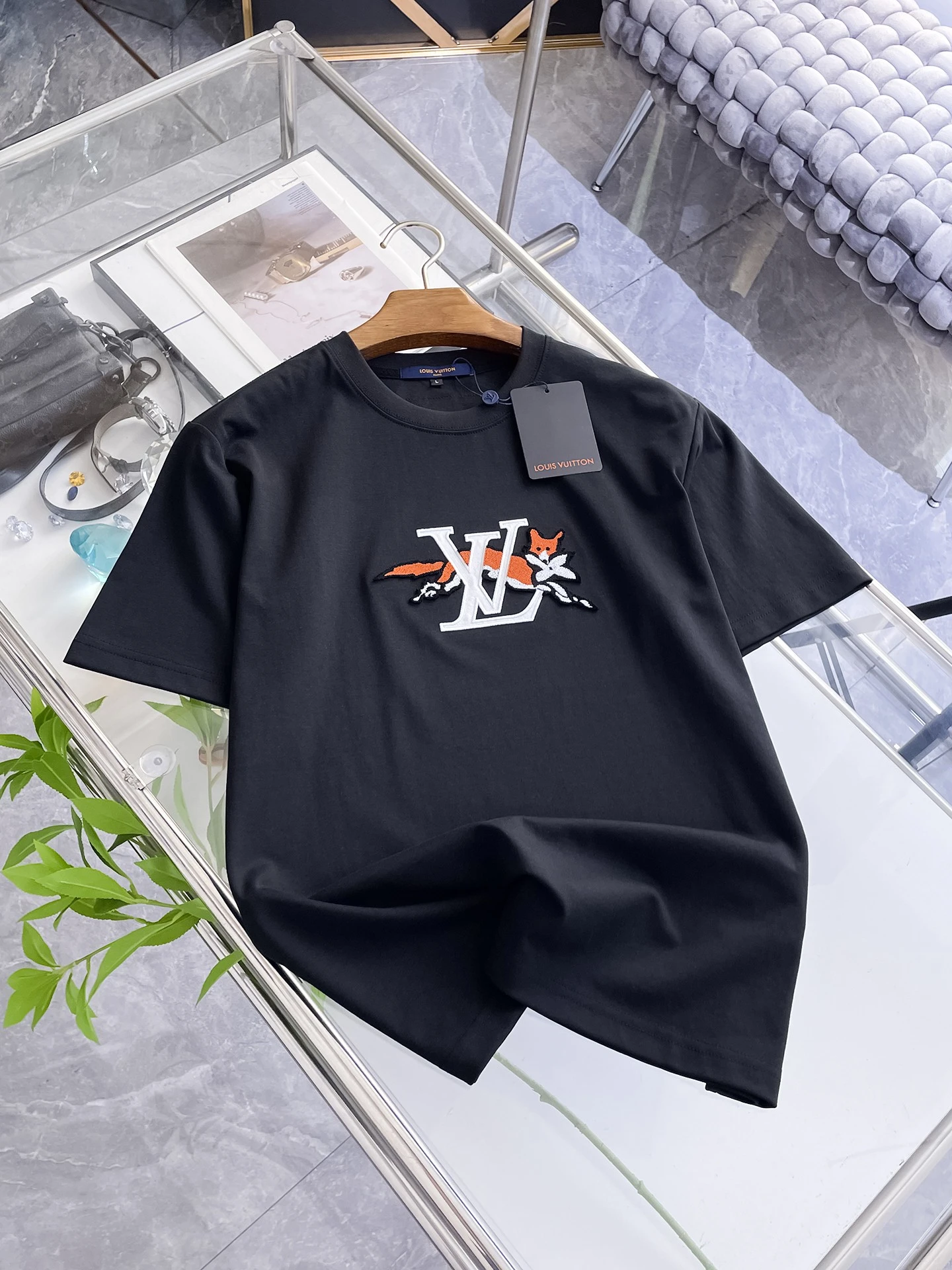 Louis Vuitton T-Shirt — a44c900d