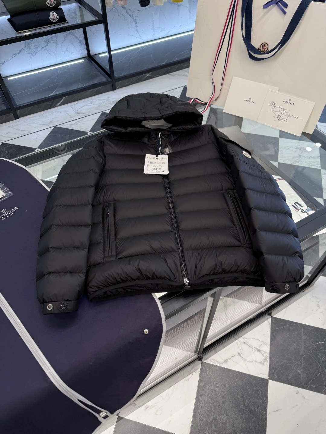 Moncler Down Jacket — d0198716