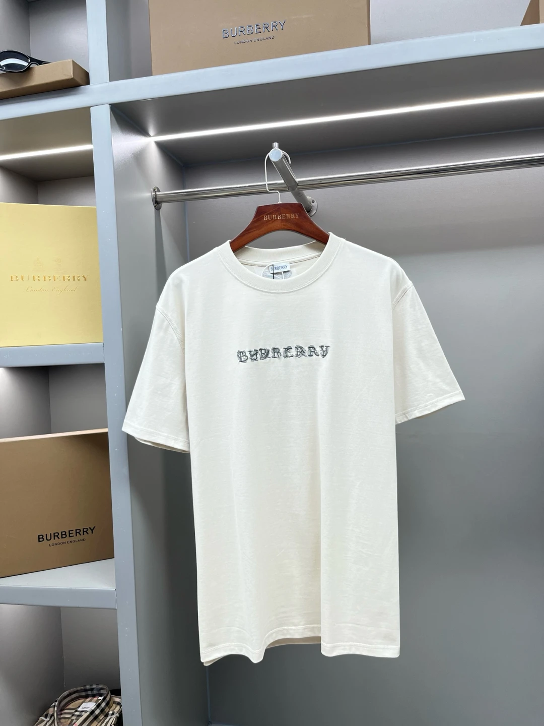 Burberry T-Shirt — 47a21775