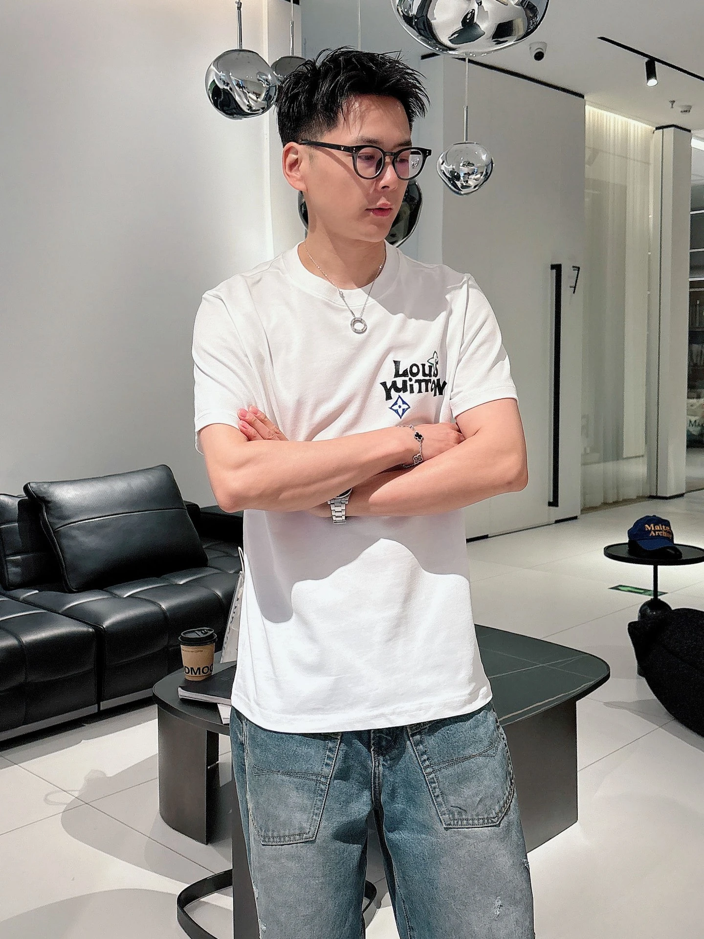 Louis Vuitton T-Shirt — 4224b5fc