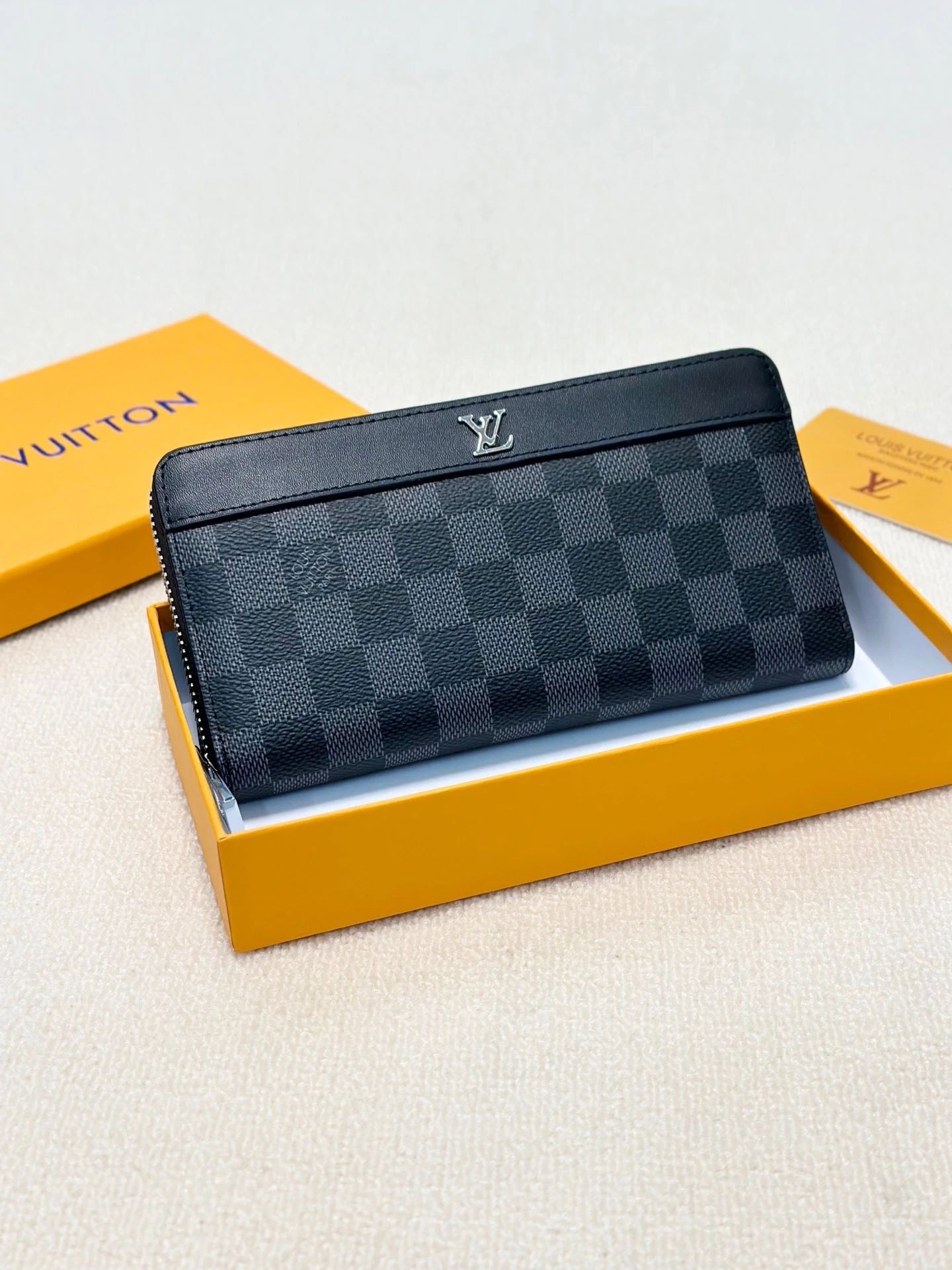 Louis Vuitton Bag — 79cf2e6f