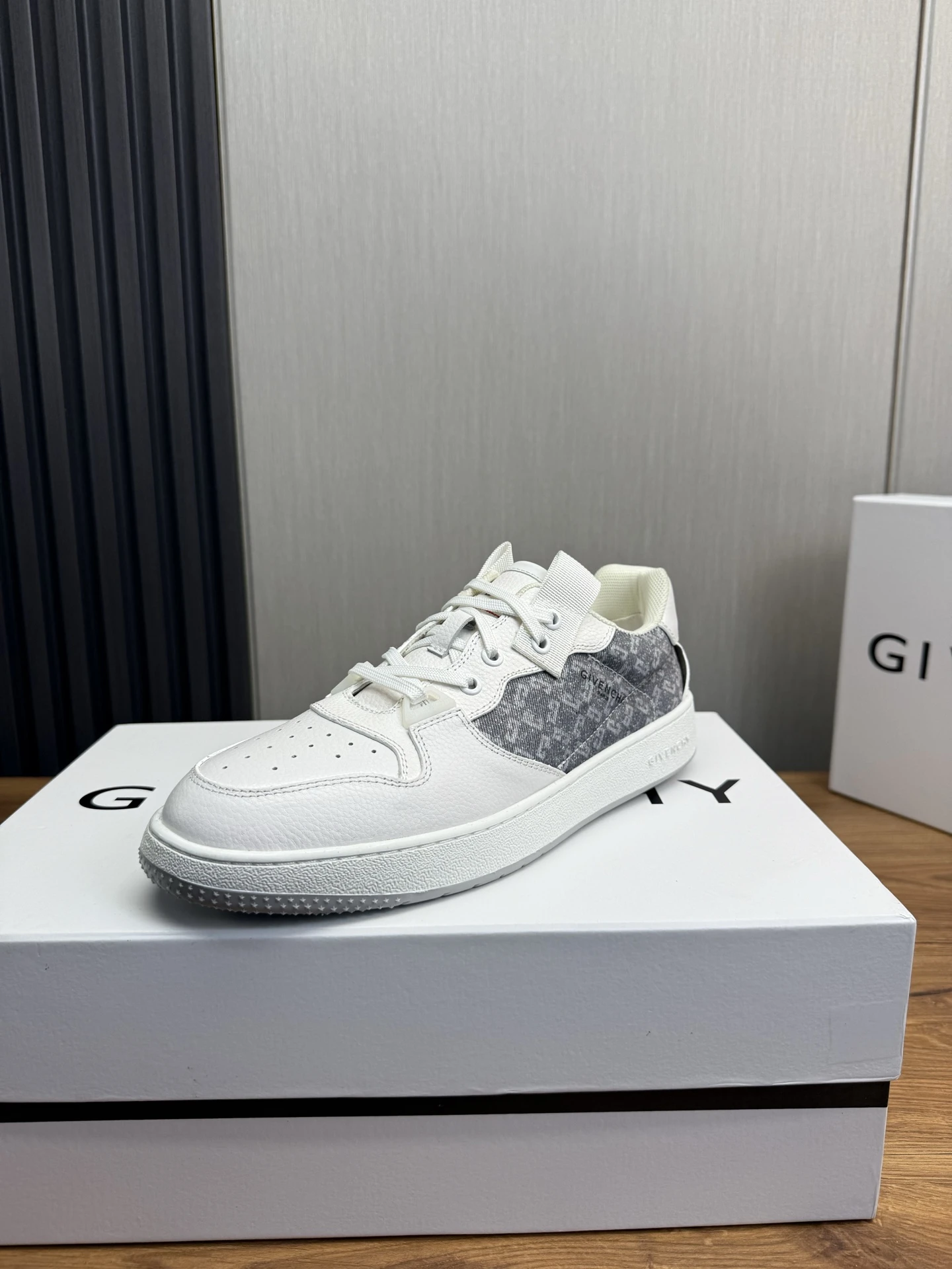 Givenchy Shoes — 20149897