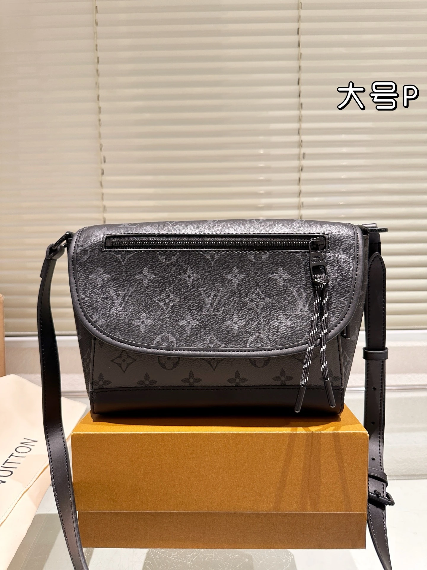 Louis Vuitton Bag — 285e2fb7