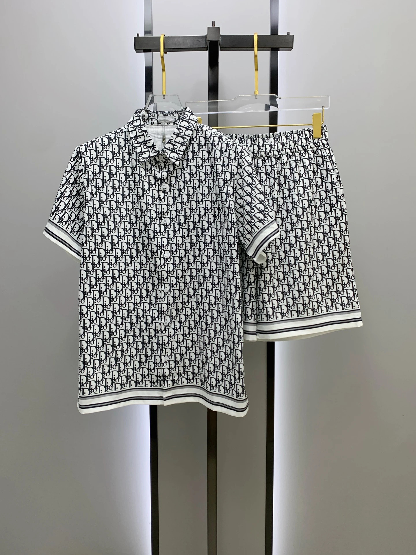 Dior T-Shirt — 60bead19