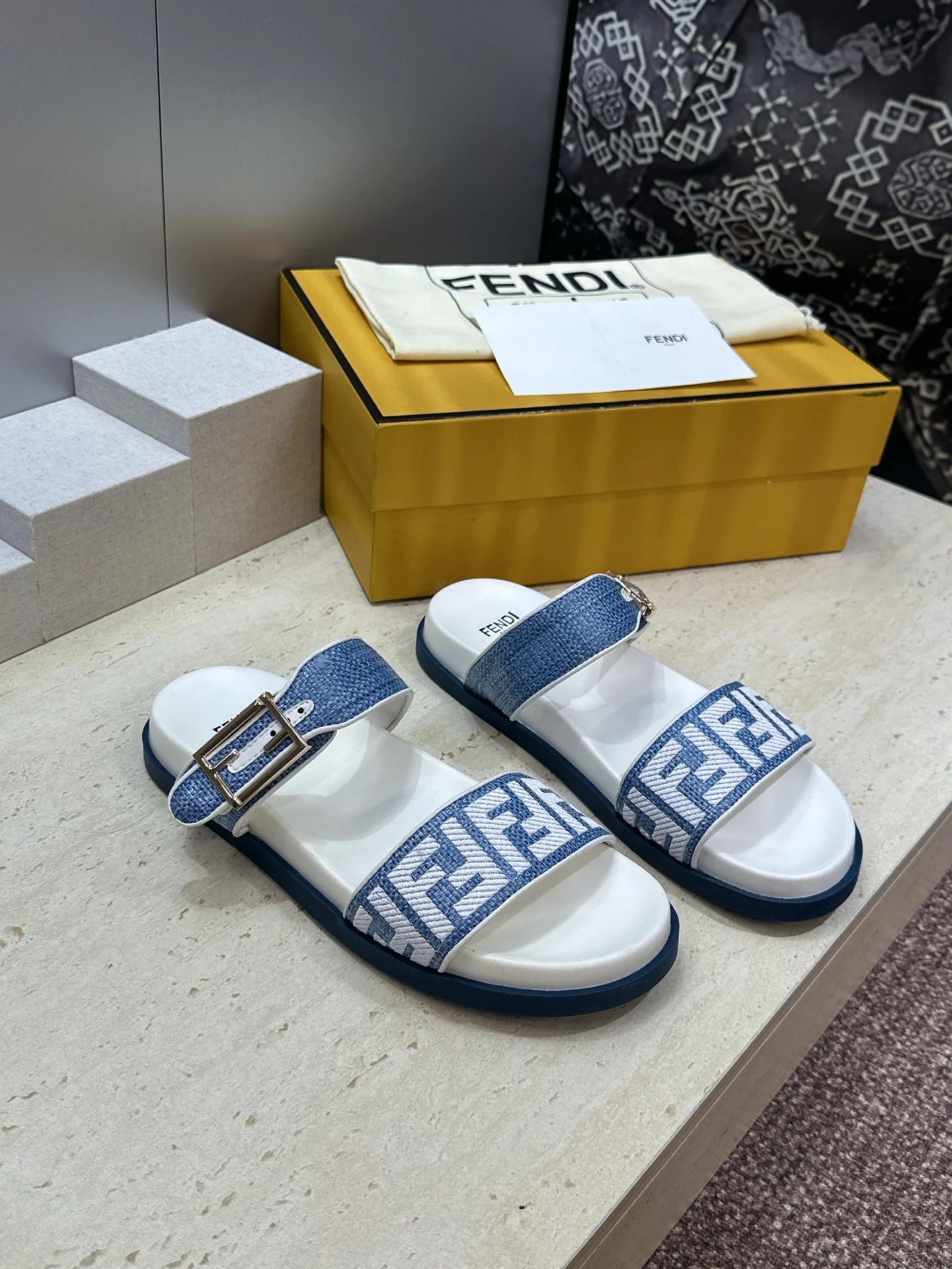 Fendi Slippers — ee4820a6