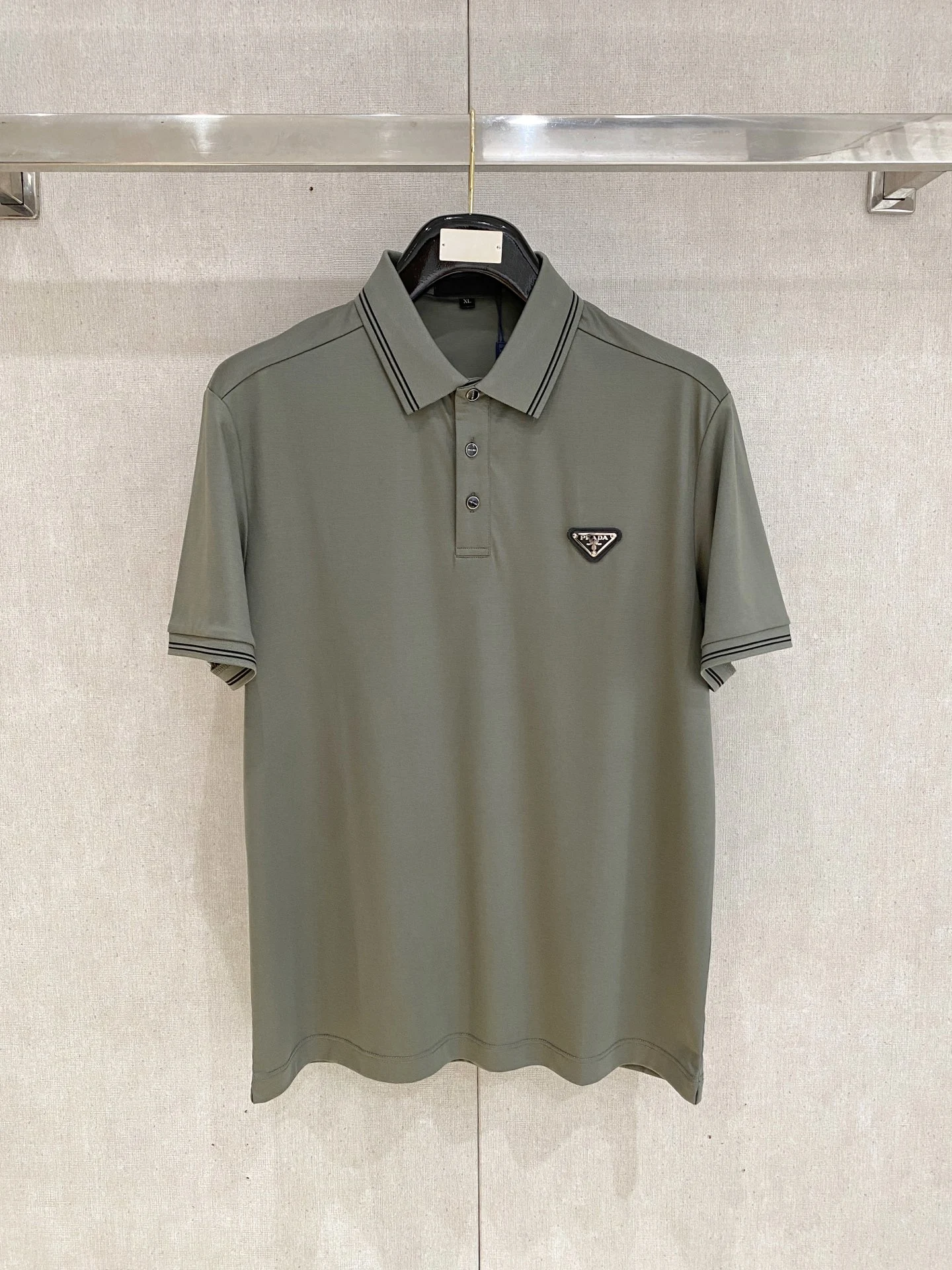 Prada T-Shirt — b7b323f6