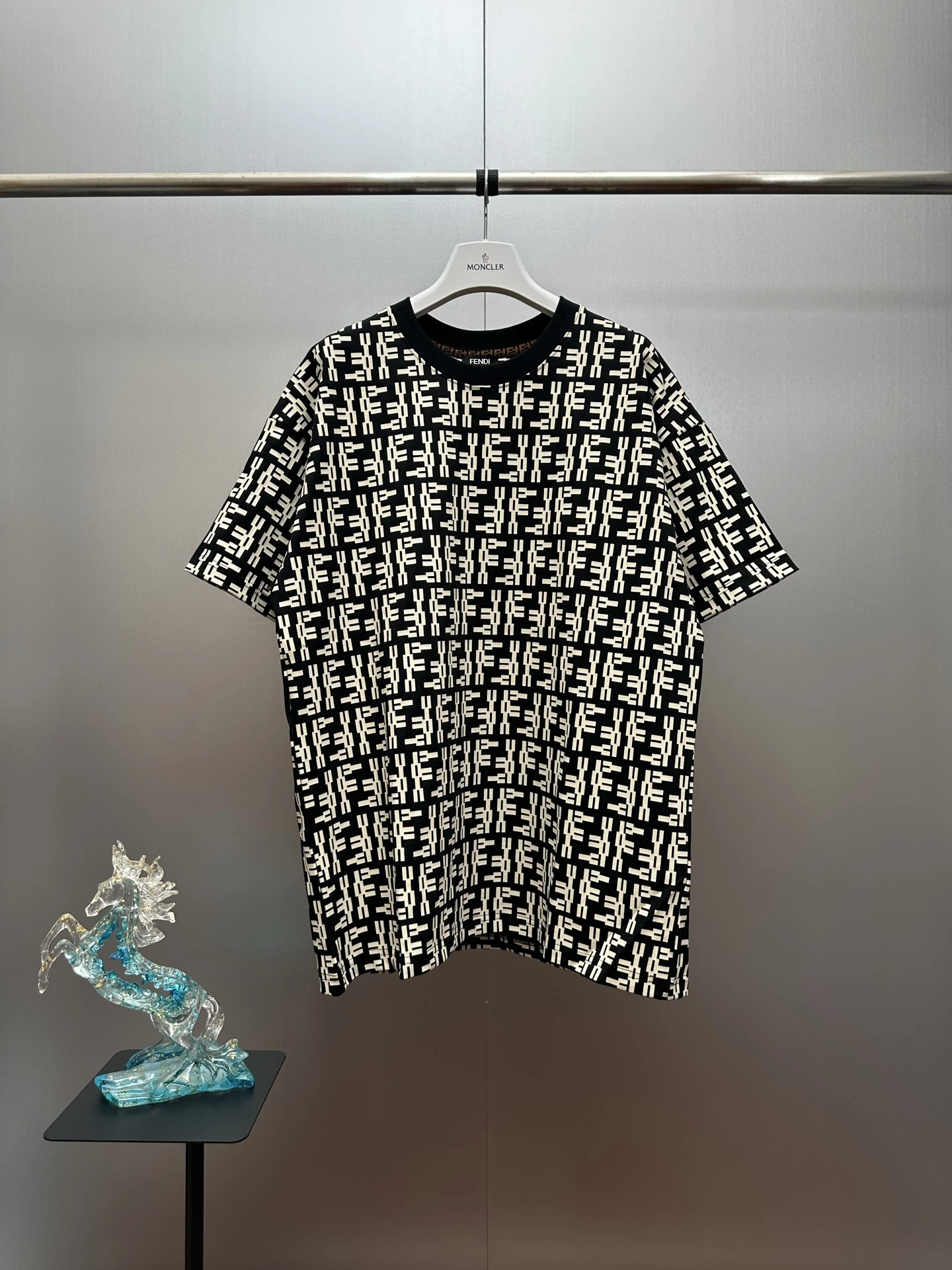 Fendi T-Shirt — 8e8ea138