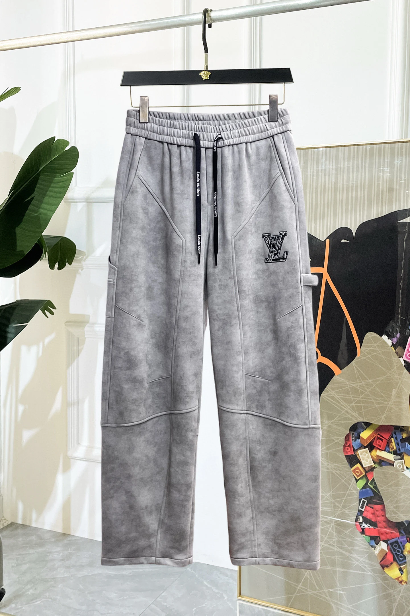 Louis Vuitton Trousers — e5a2f68c