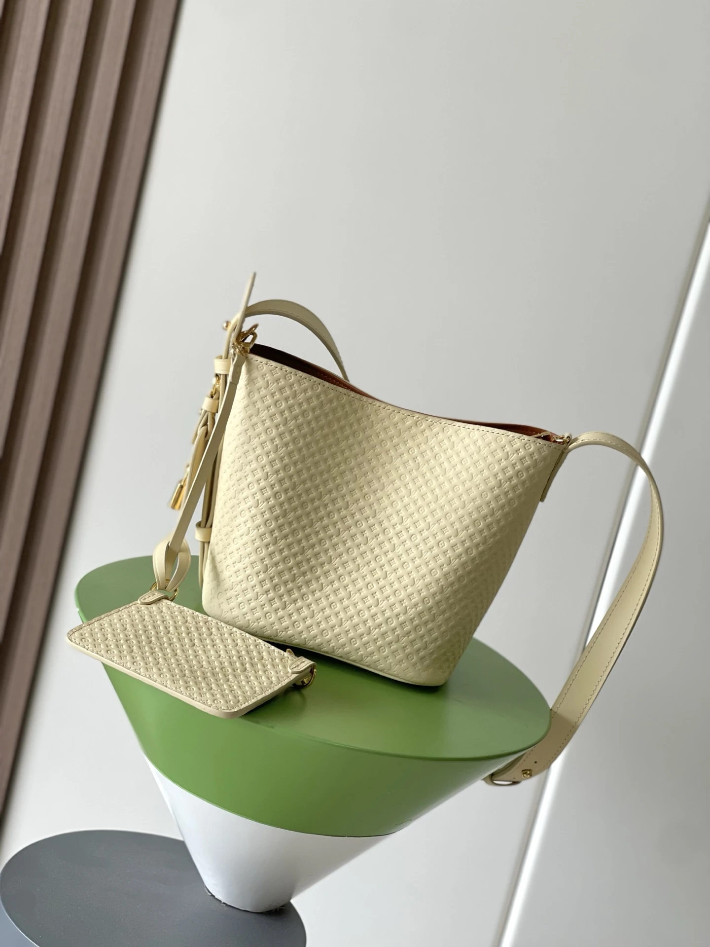 Louis Vuitton Bag — 4af39e77