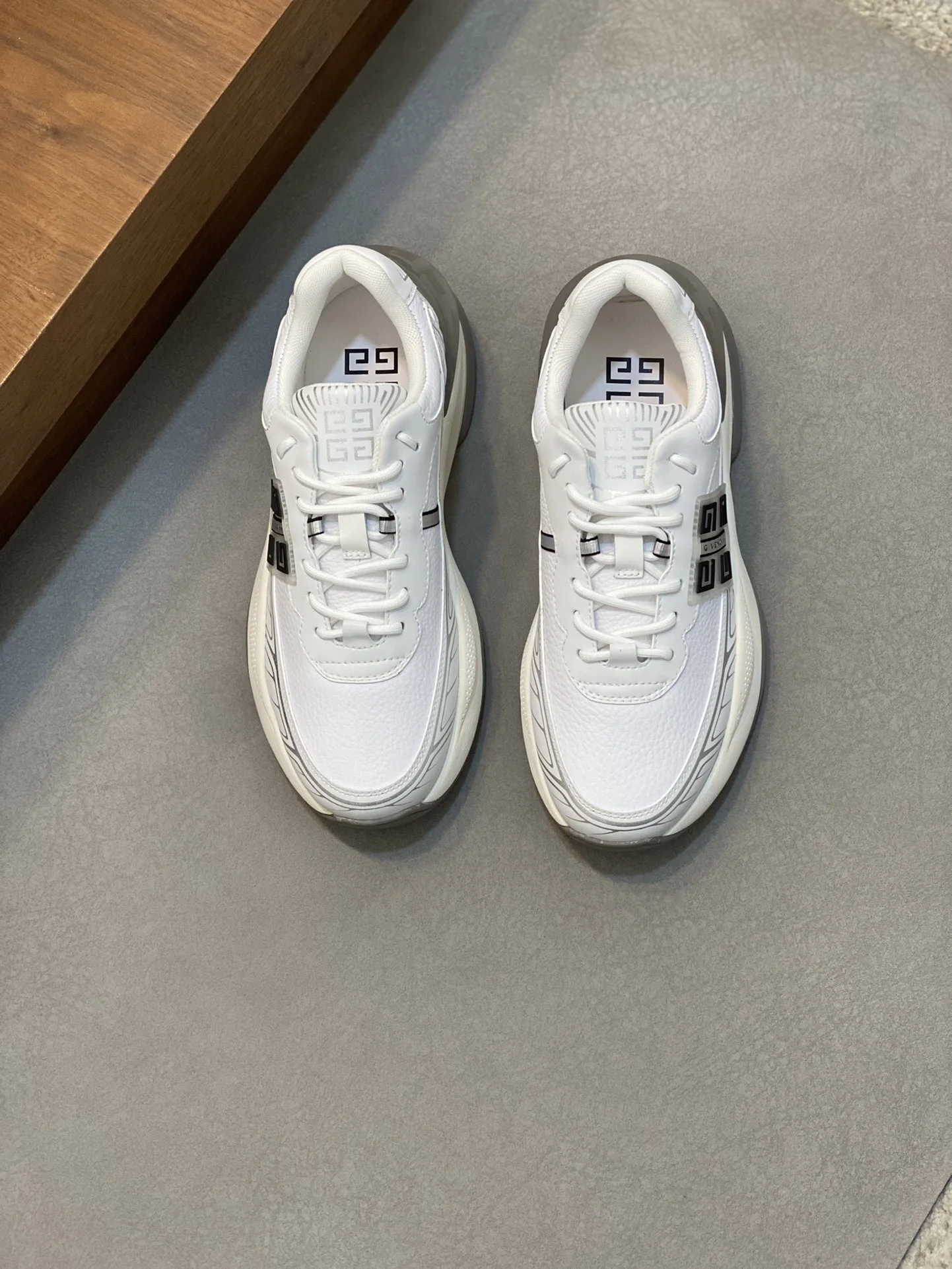Givenchy Sneakers — 123df0b9