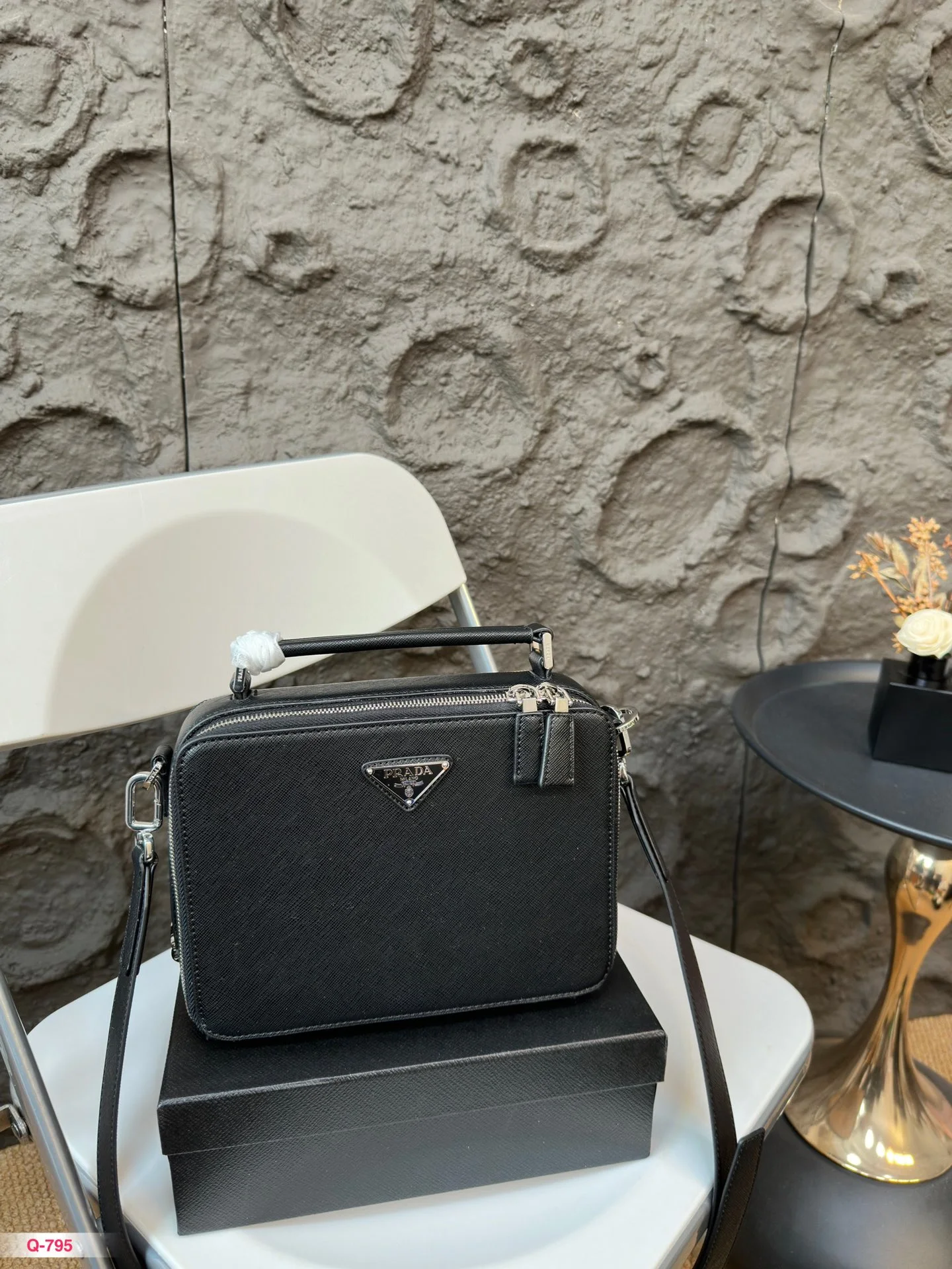 Prada Bag — cdf71e24