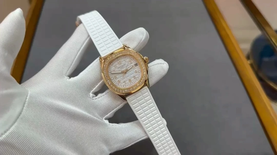 Patek Philippe Watch — 713c58b0