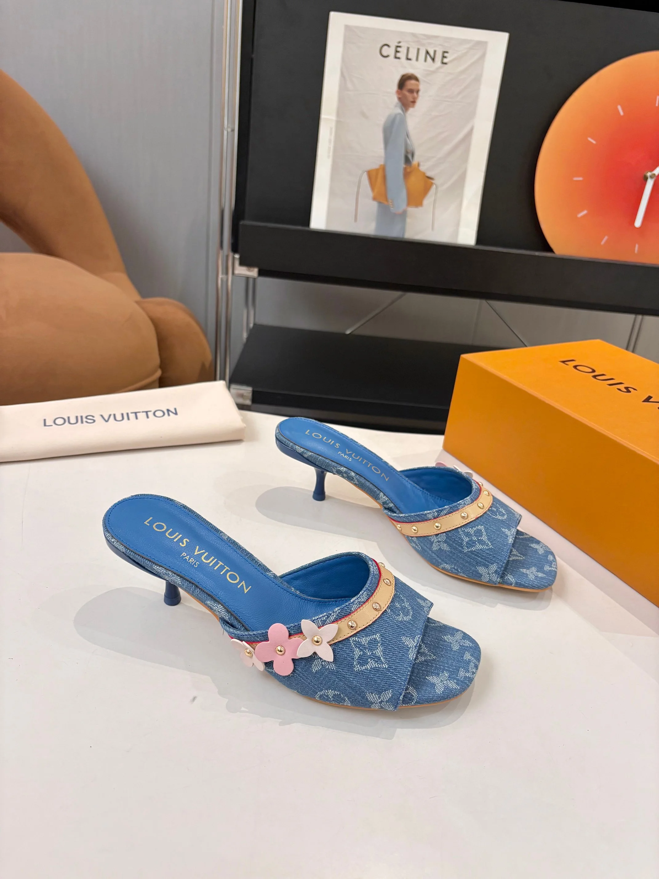 Louis Vuitton Slippers — 43ae92b2