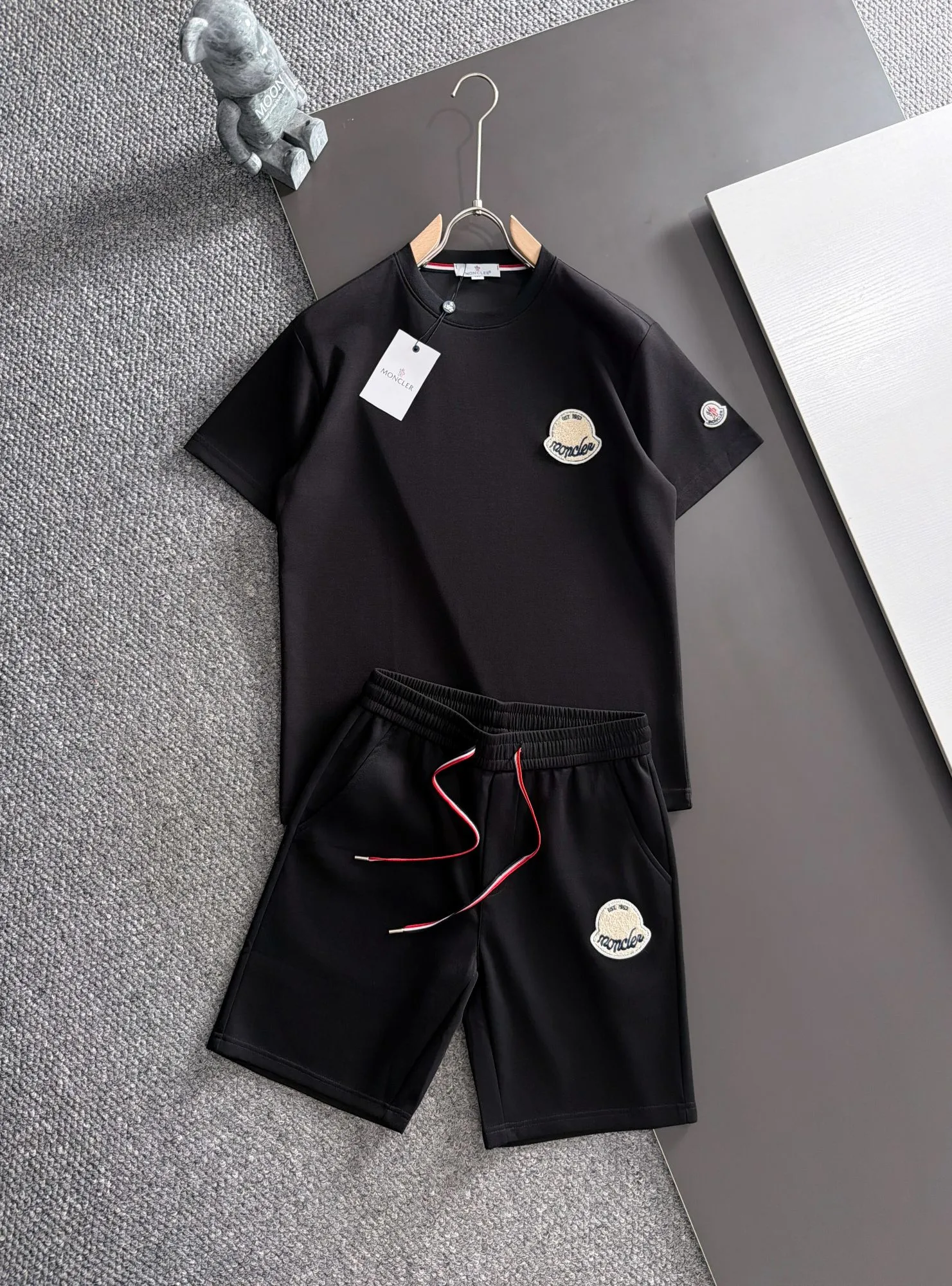 Moncler T-Shirt — 8474210e