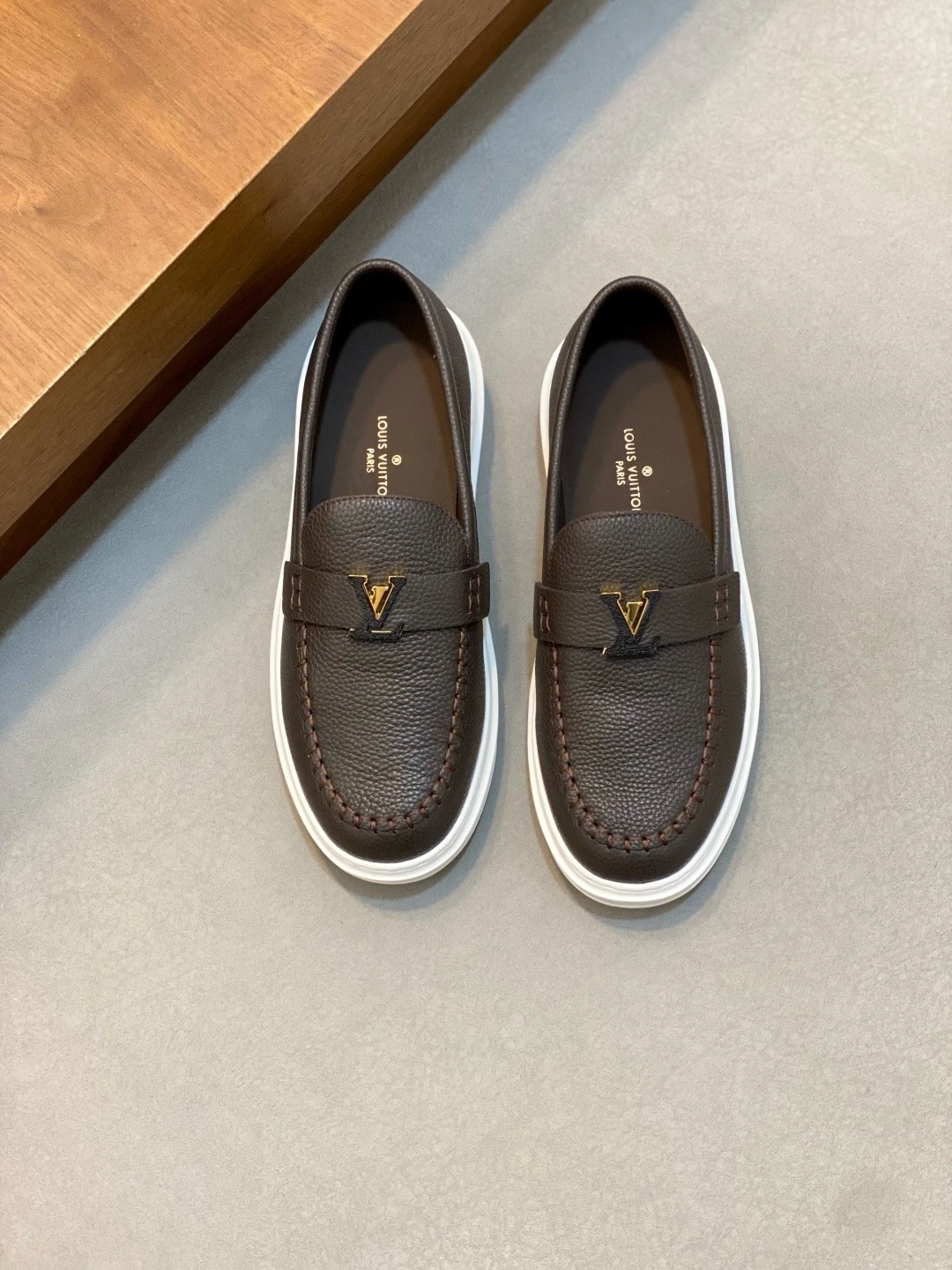 Louis Vuitton Sneakers — 72827cdc
