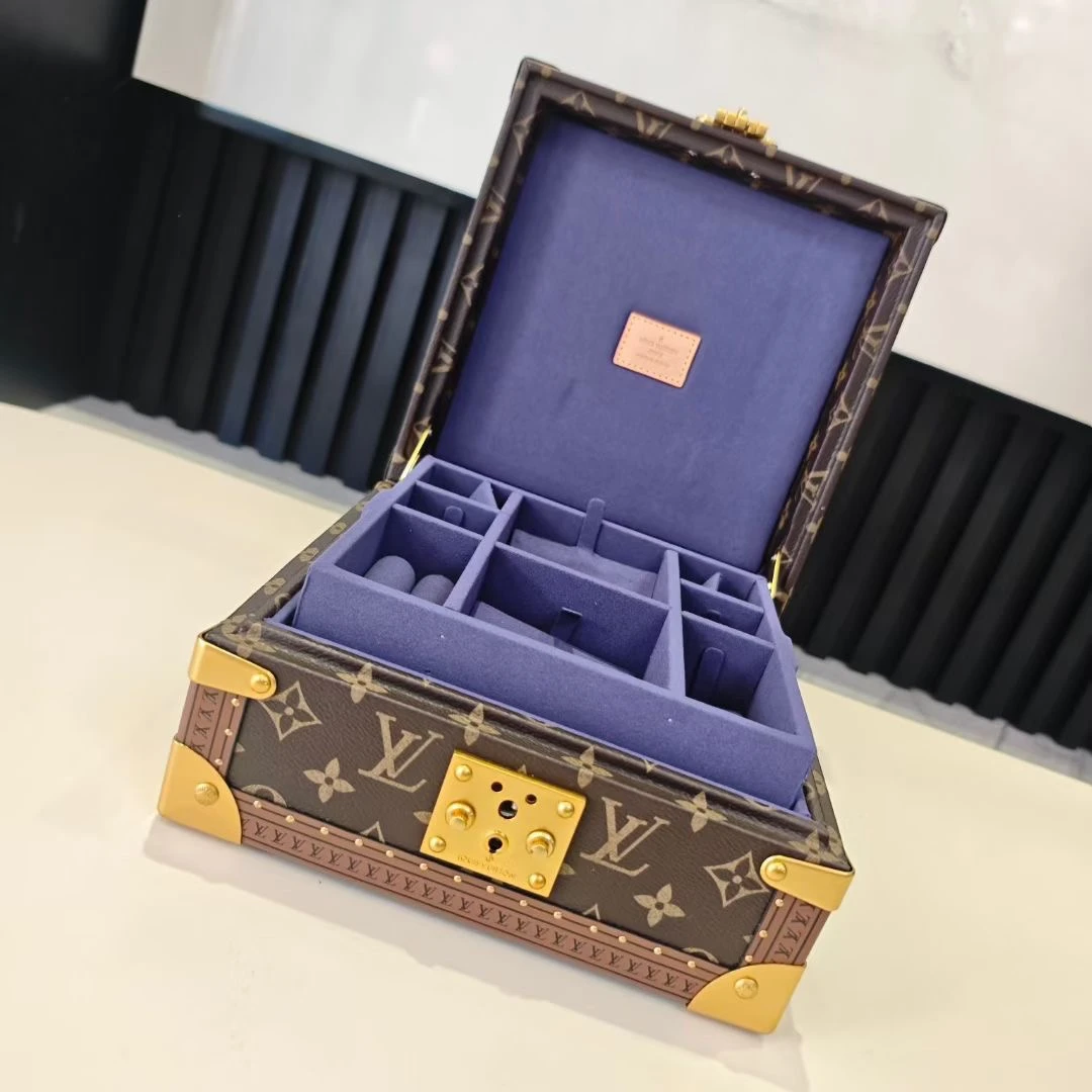 Luggage — f48cd43e