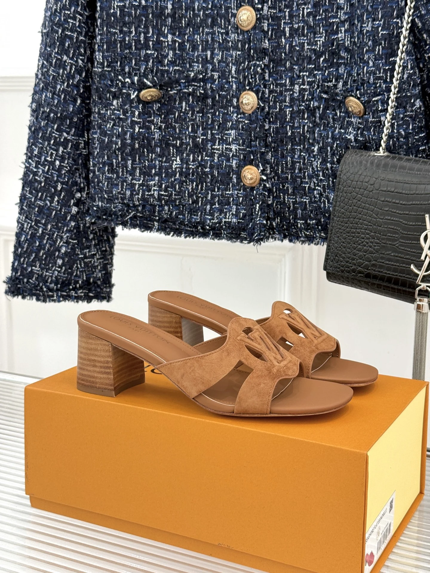 Louis Vuitton Slippers — 0d0b65df