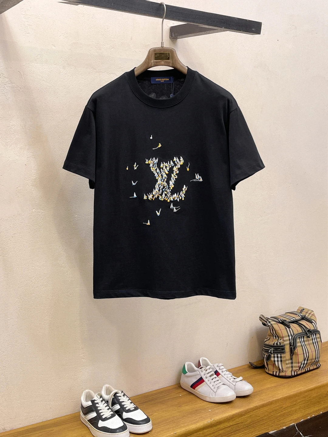 Louis Vuitton T-Shirt — a3030090
