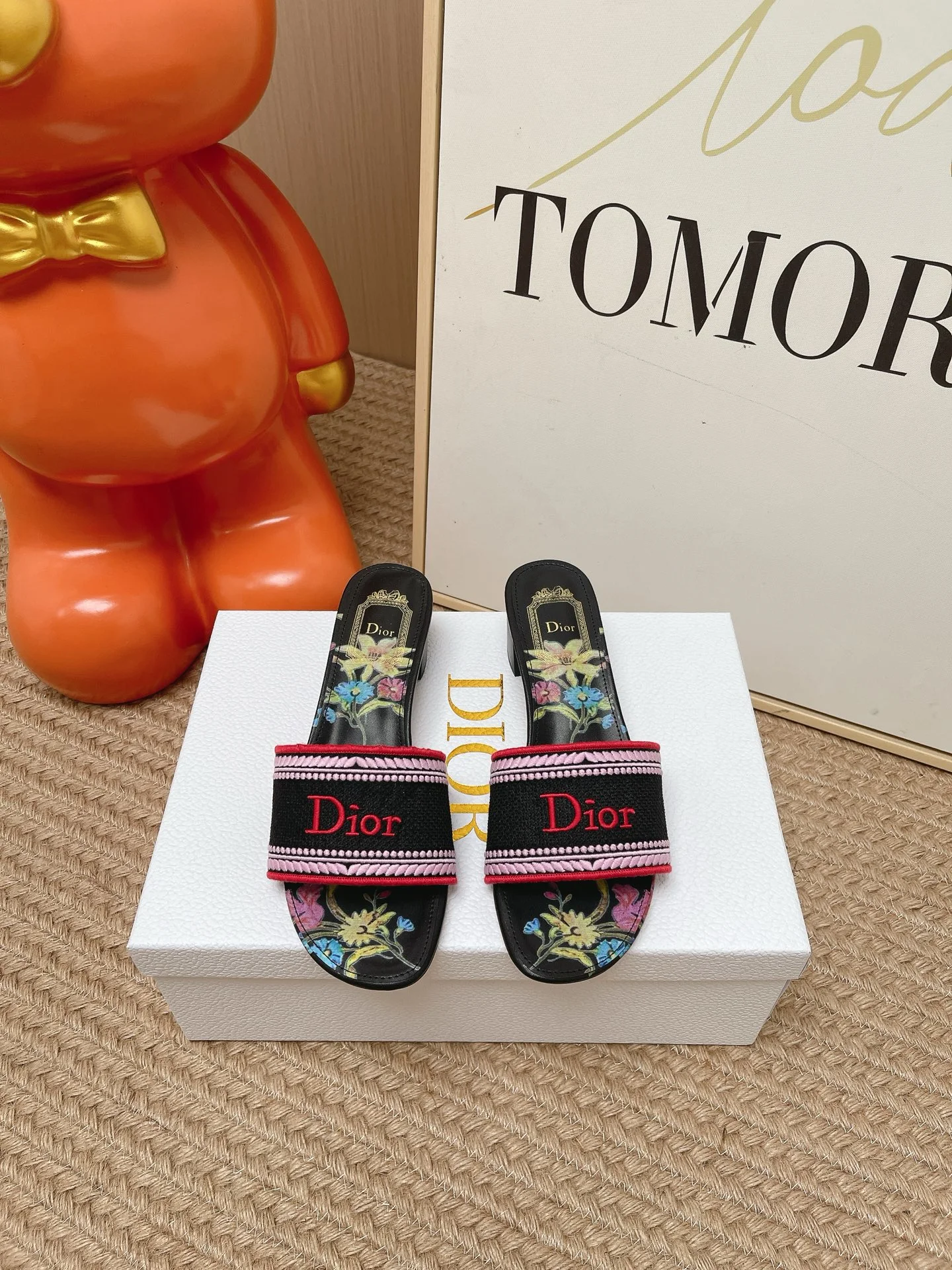 Slippers & Slides