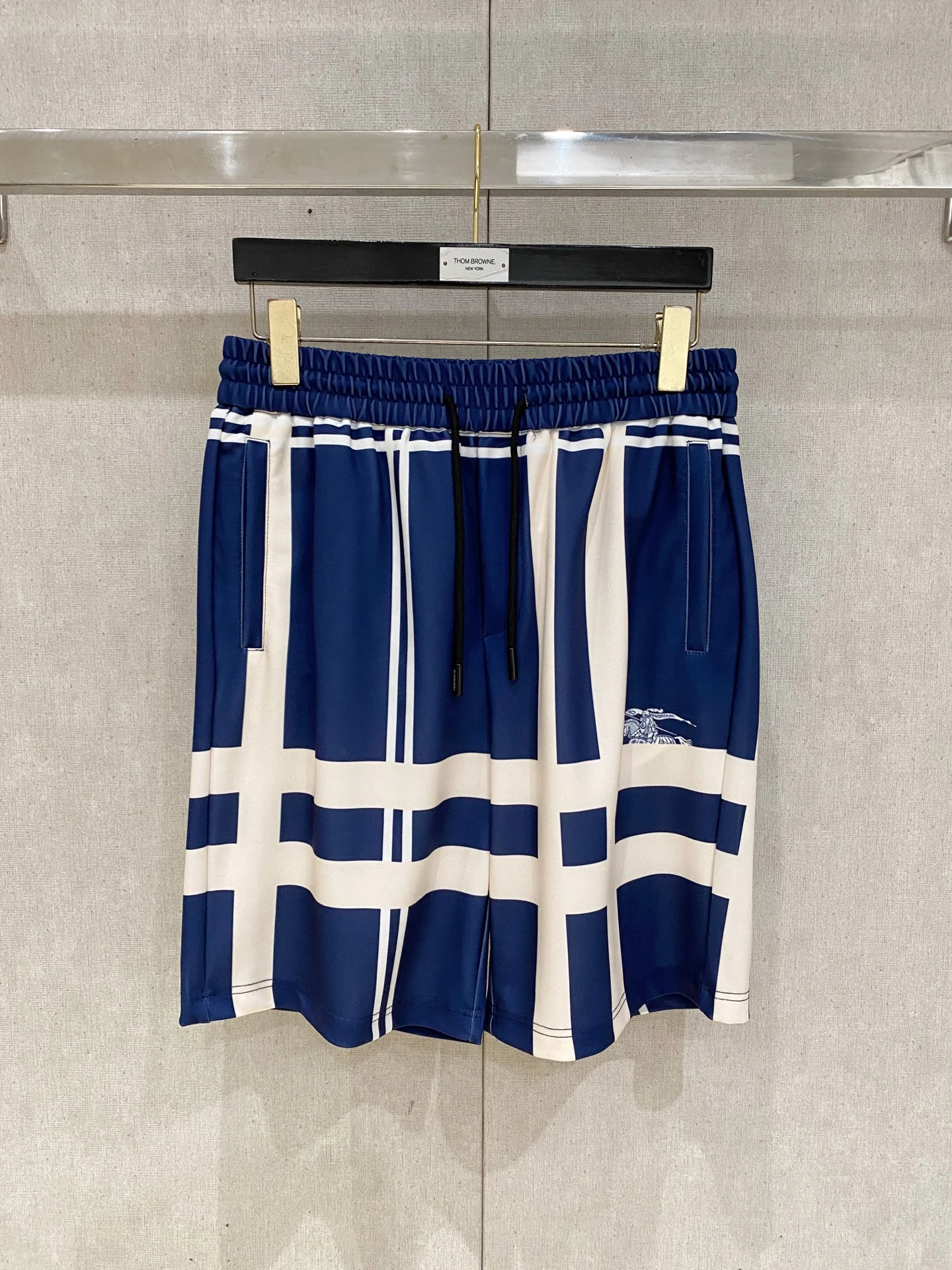 Burberry Shorts — 69ef01fe