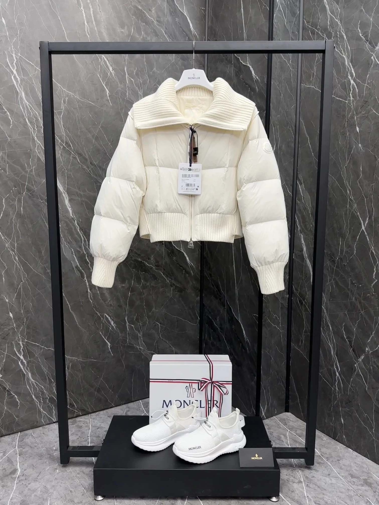 Moncler Down Jackets — 04dda55c