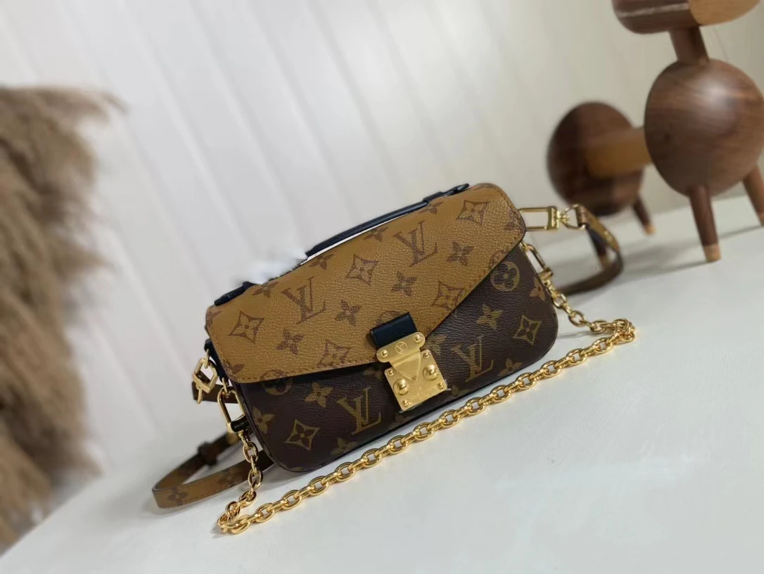 Louis Vuitton Bag — e8c880c8