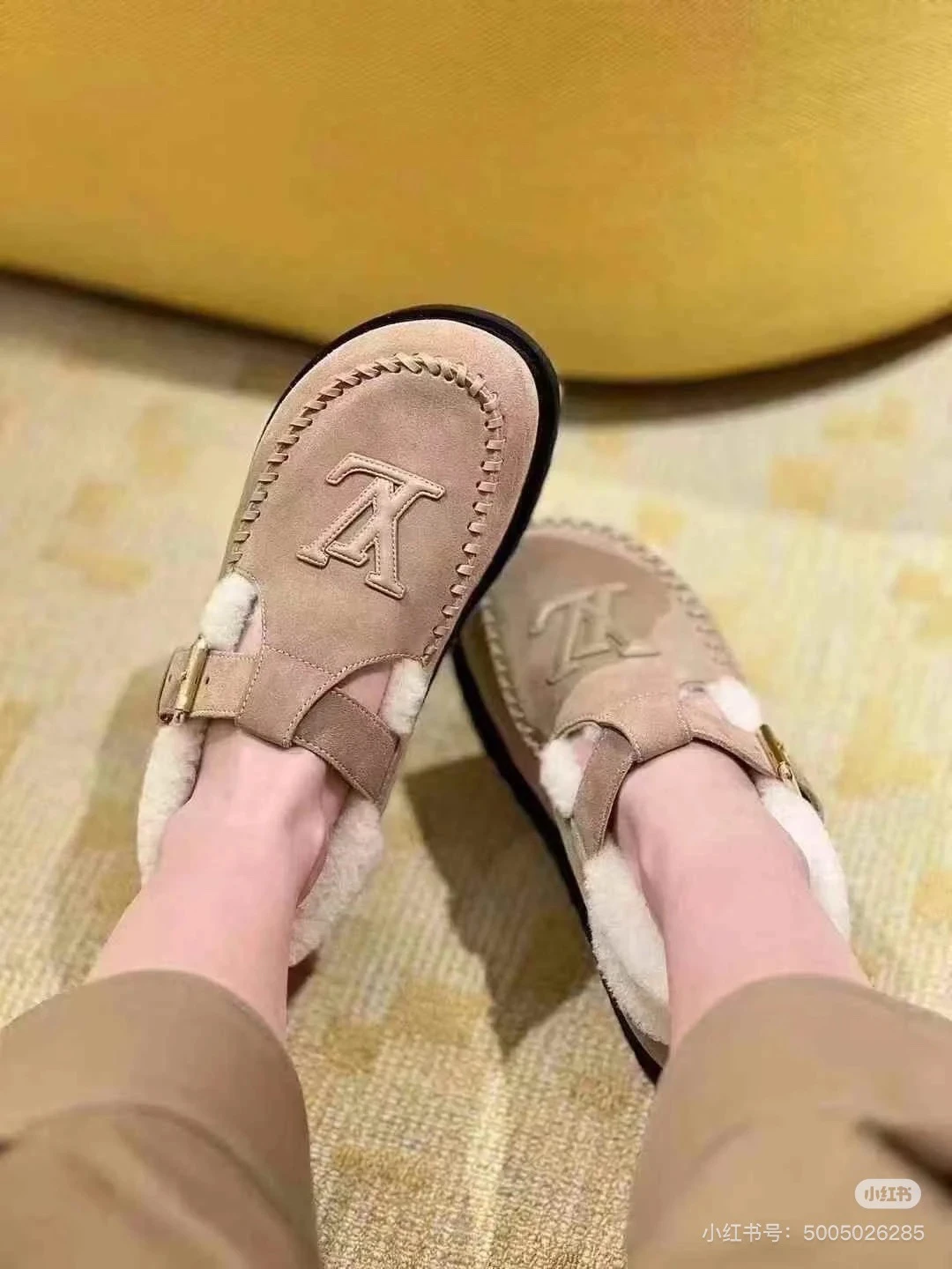 Louis Vuitton Slippers — a2e0ae35