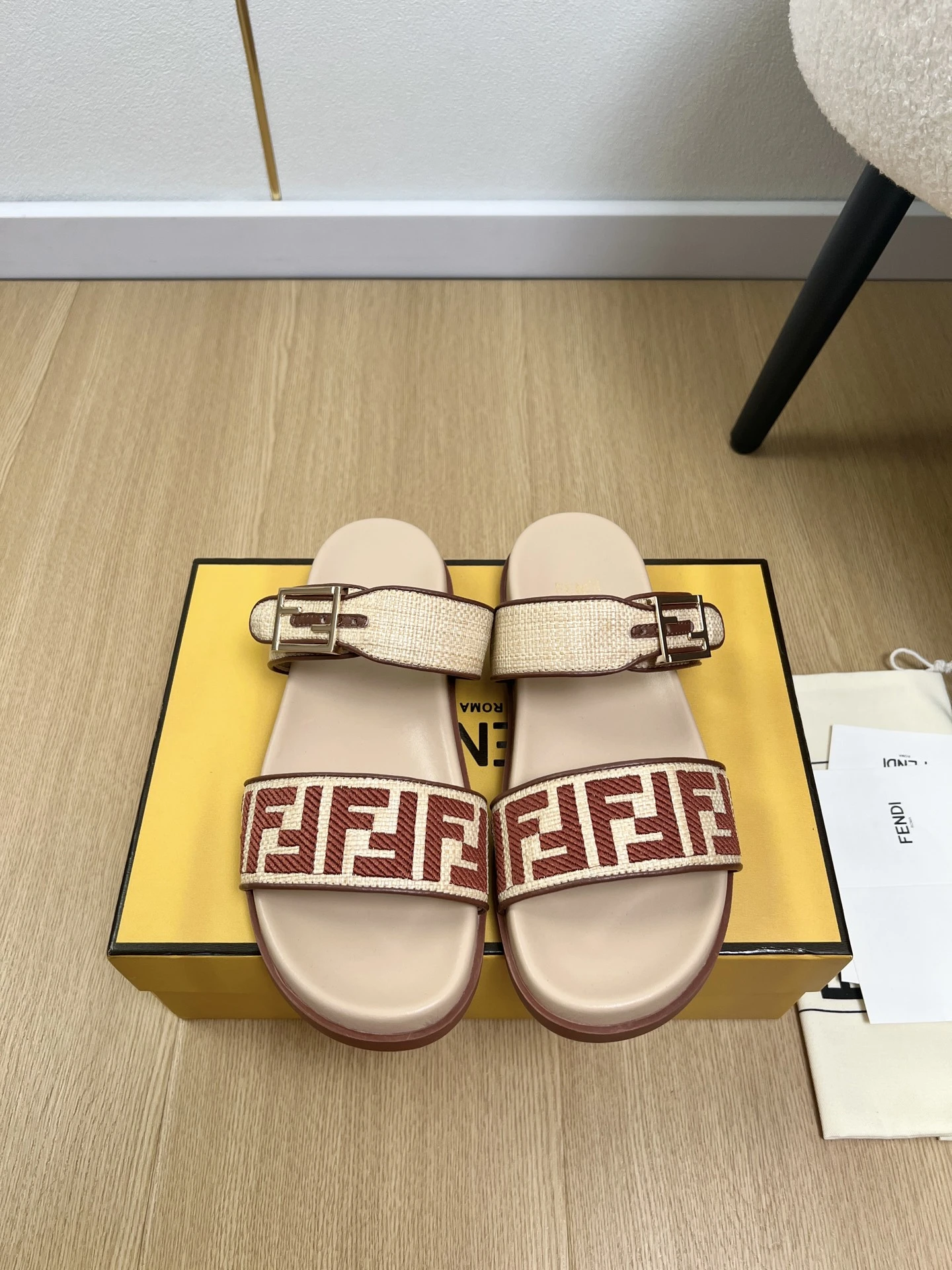 Fendi Slippers — 7f3bf78d