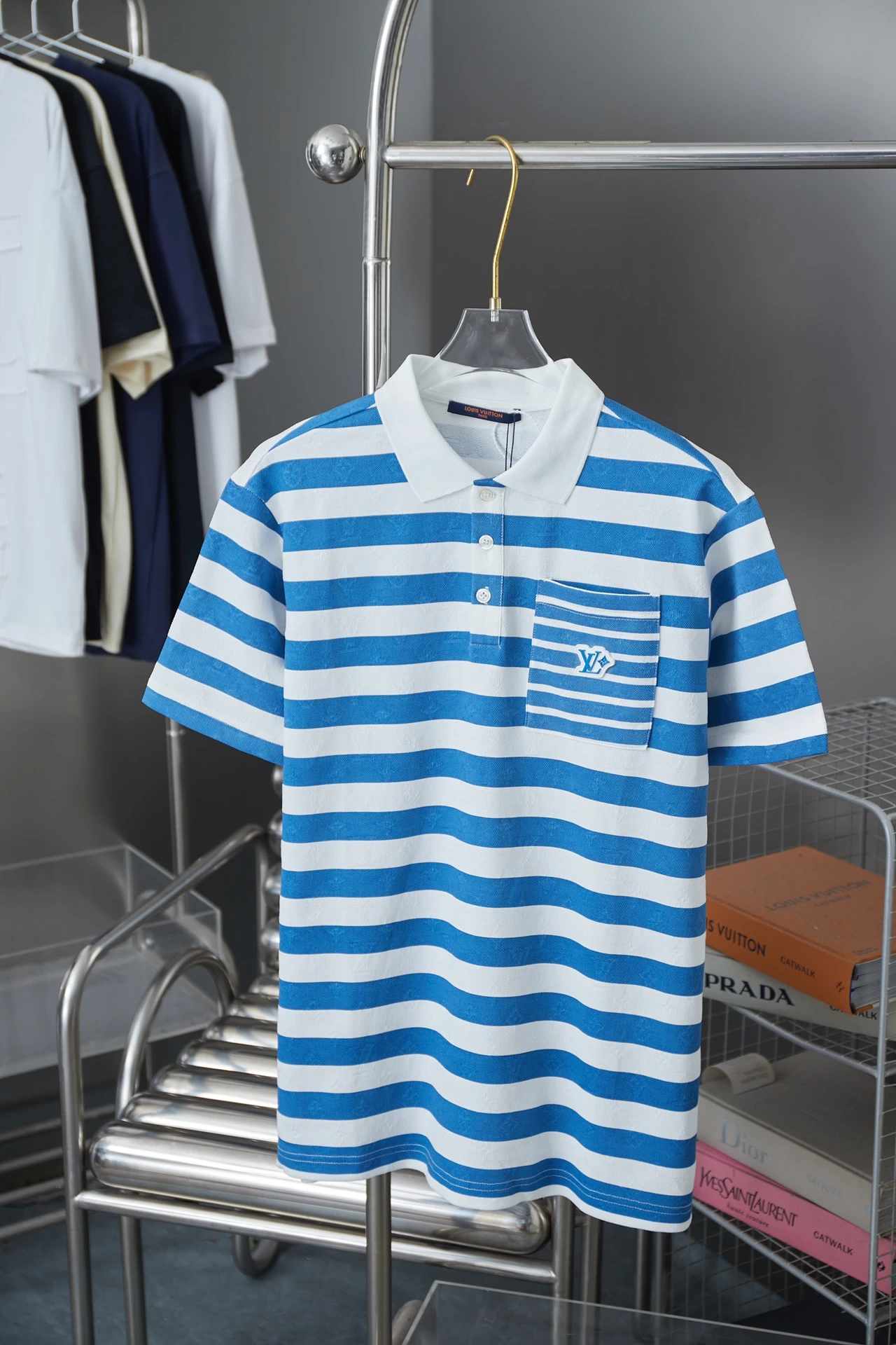 Louis Vuitton T-Shirt — bfe39408