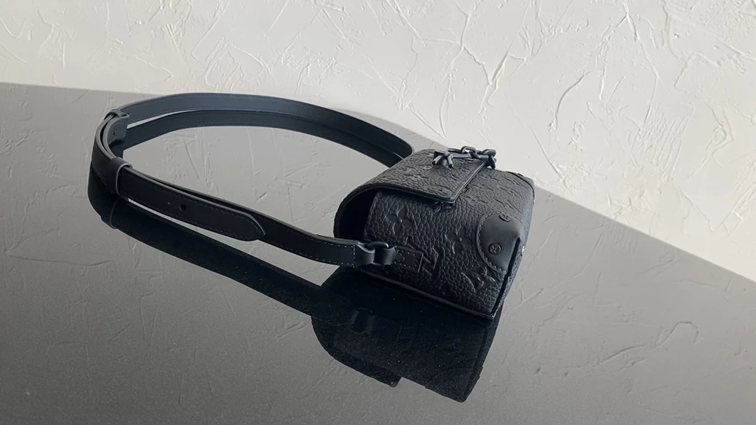 Louis Vuitton Bag — c22cc8da