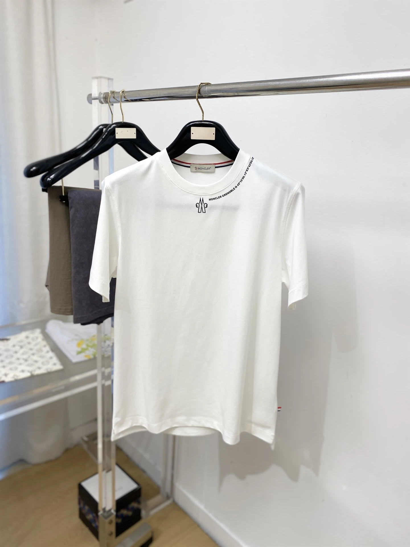 Moncler T-Shirt — 0a40e8d5
