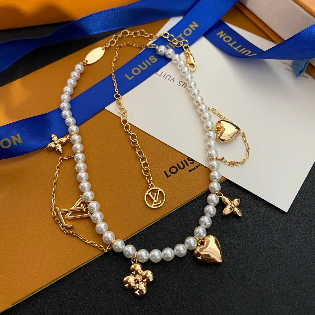 Louis Vuitton Necklaces — f467d383
