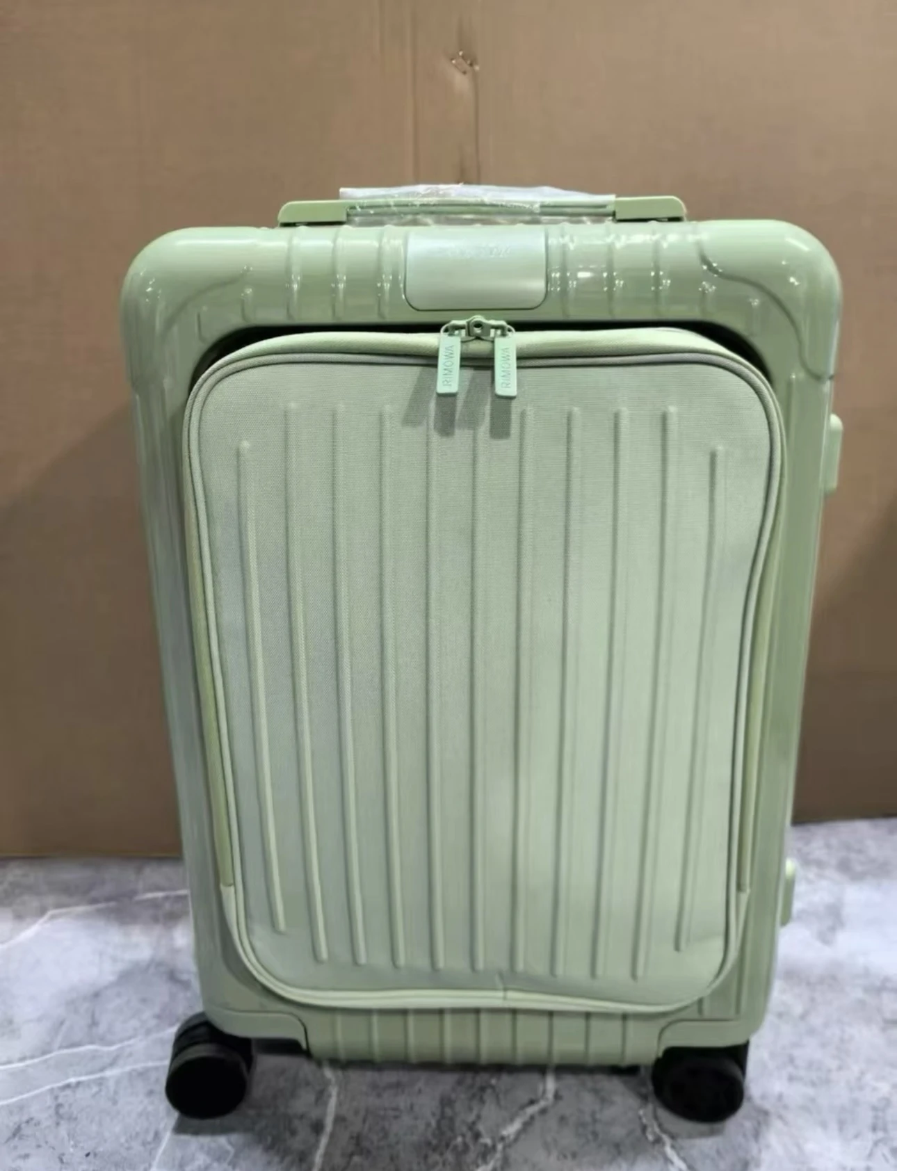Luggage — 19588053