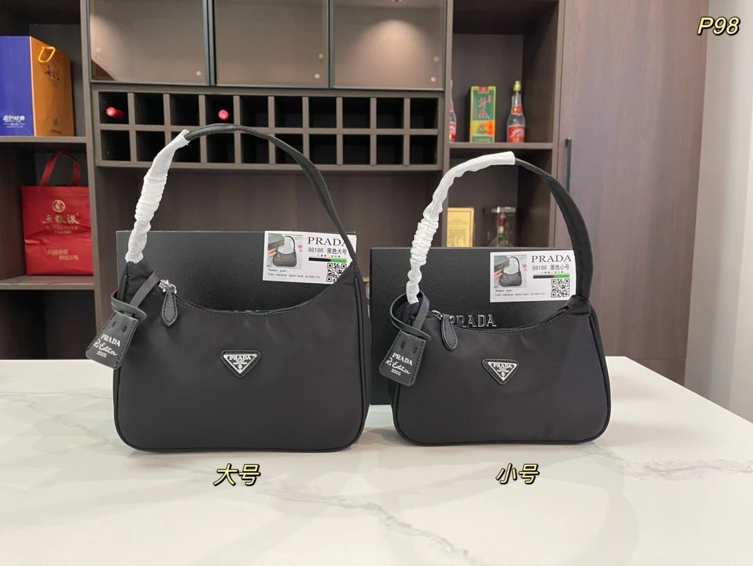 Prada Bag — 67d3bb3f