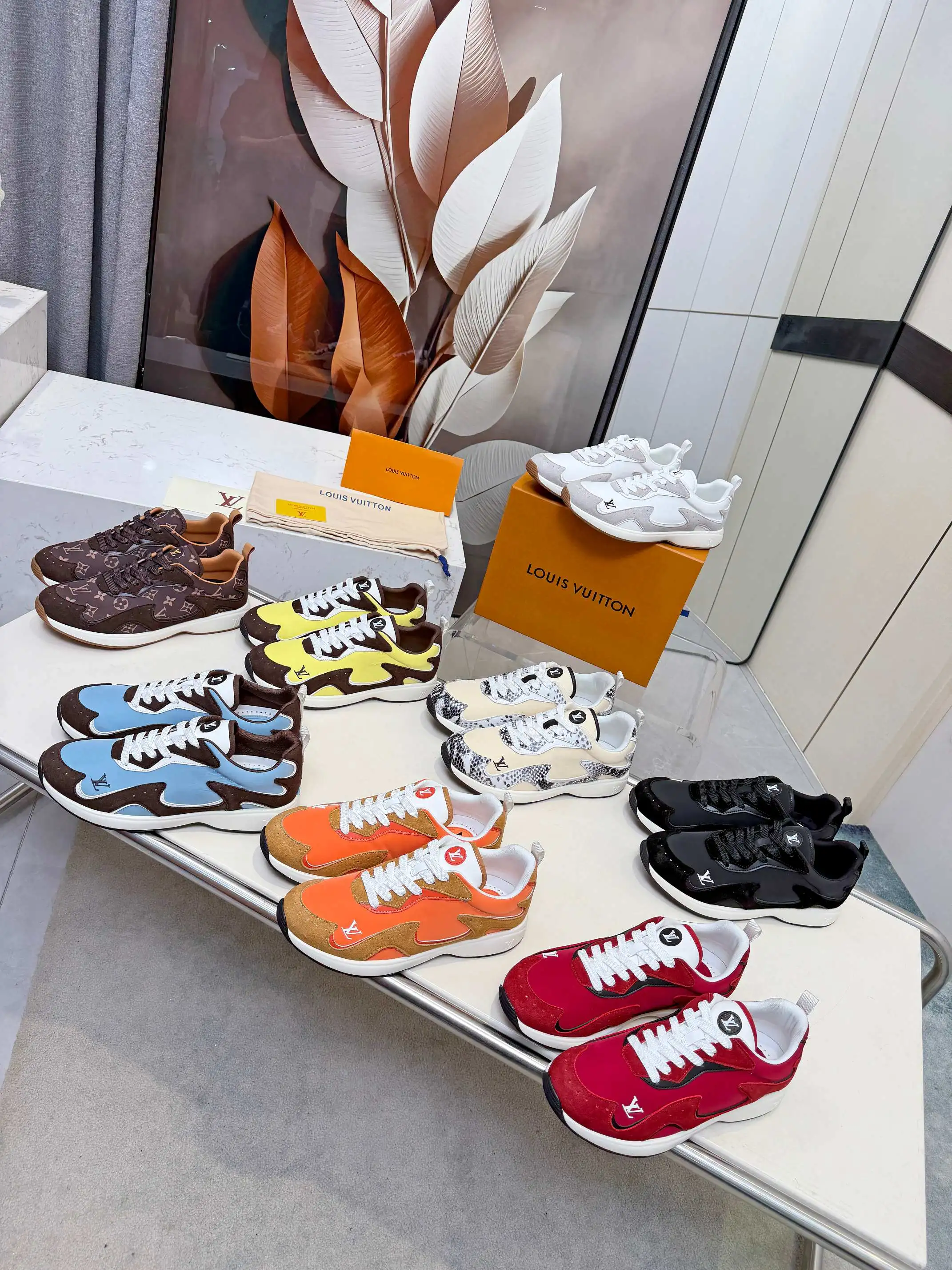 Louis Vuitton Sneakers — 010e2800