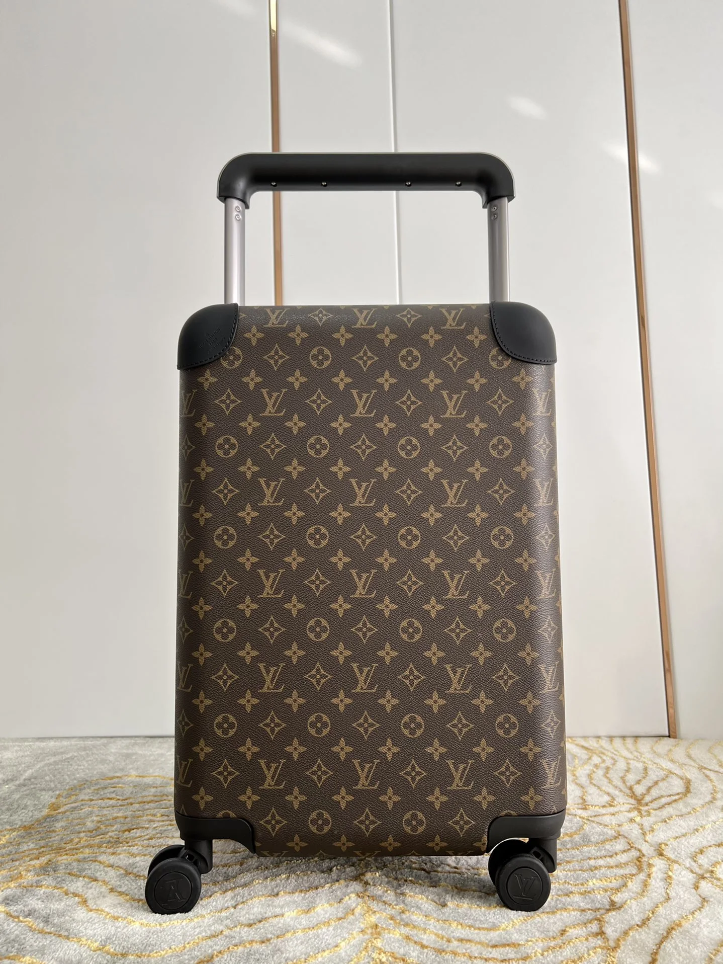 Louis Vuitton Luggage — 06d86ce2