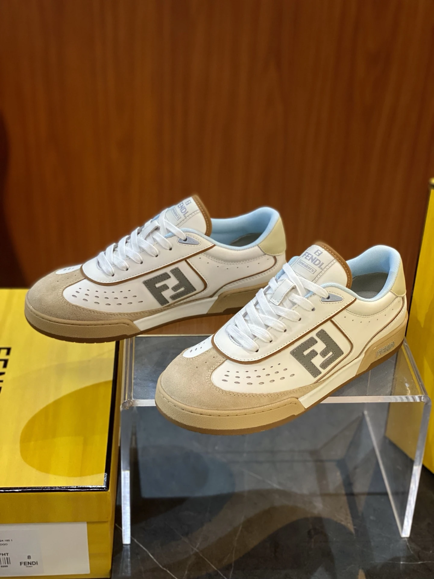 Fendi Sneakers — 0b4fa9f3