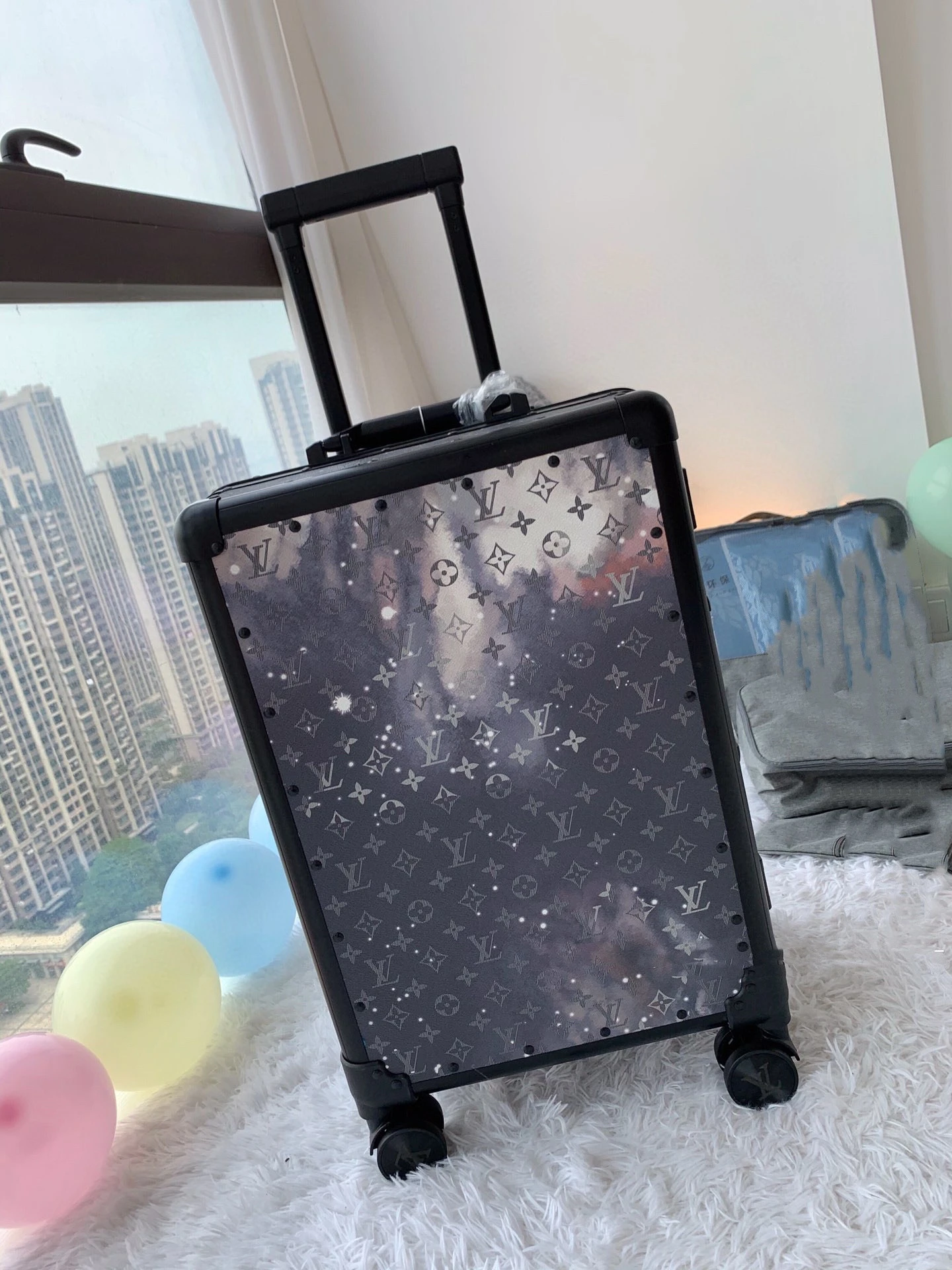 Louis Vuitton Luggage — d411bfaf