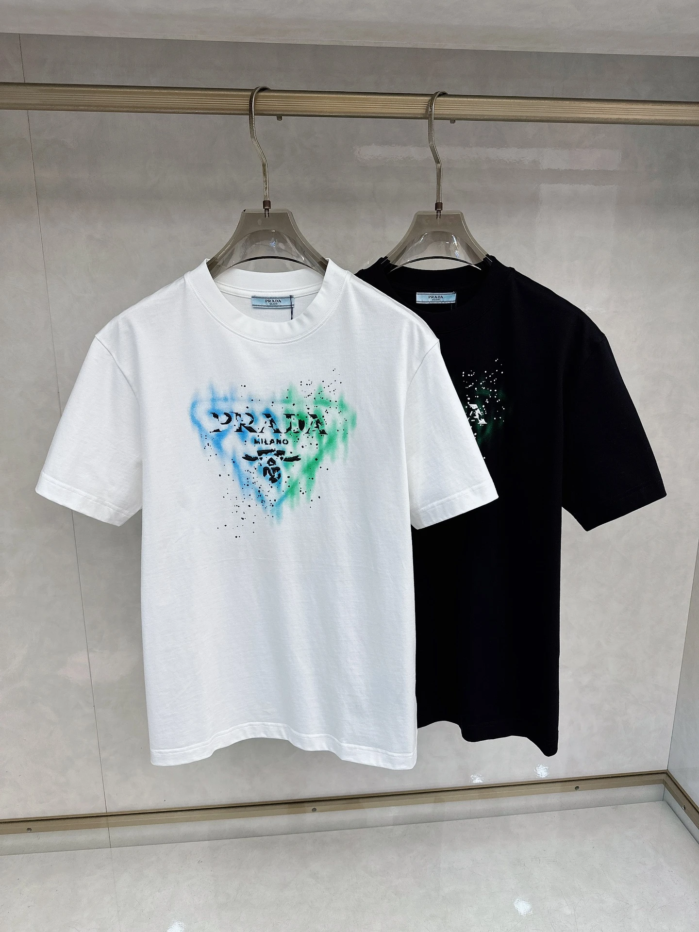 Prada T-Shirt — 85c0b4ca