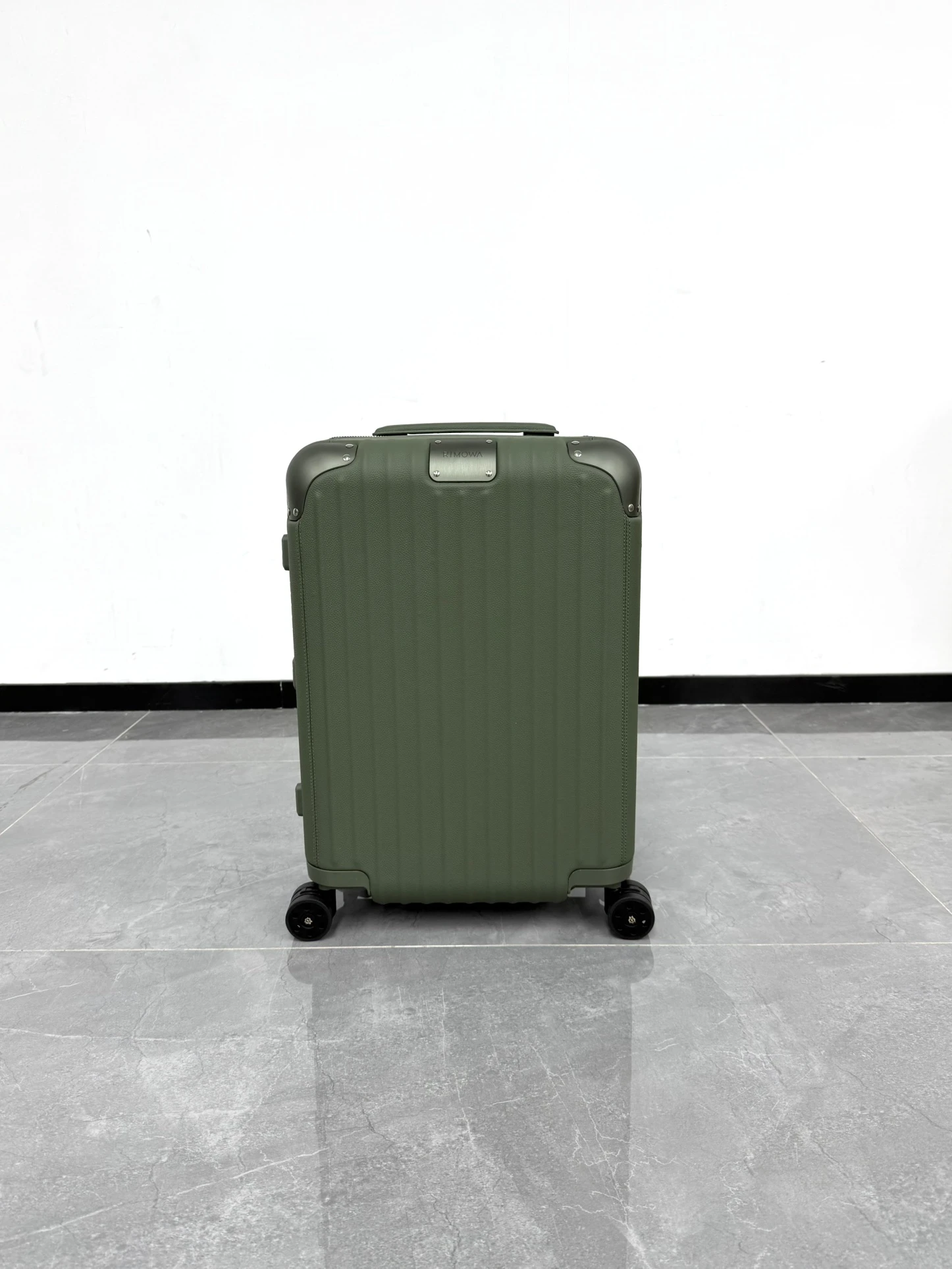 Luggage — 17b3e047