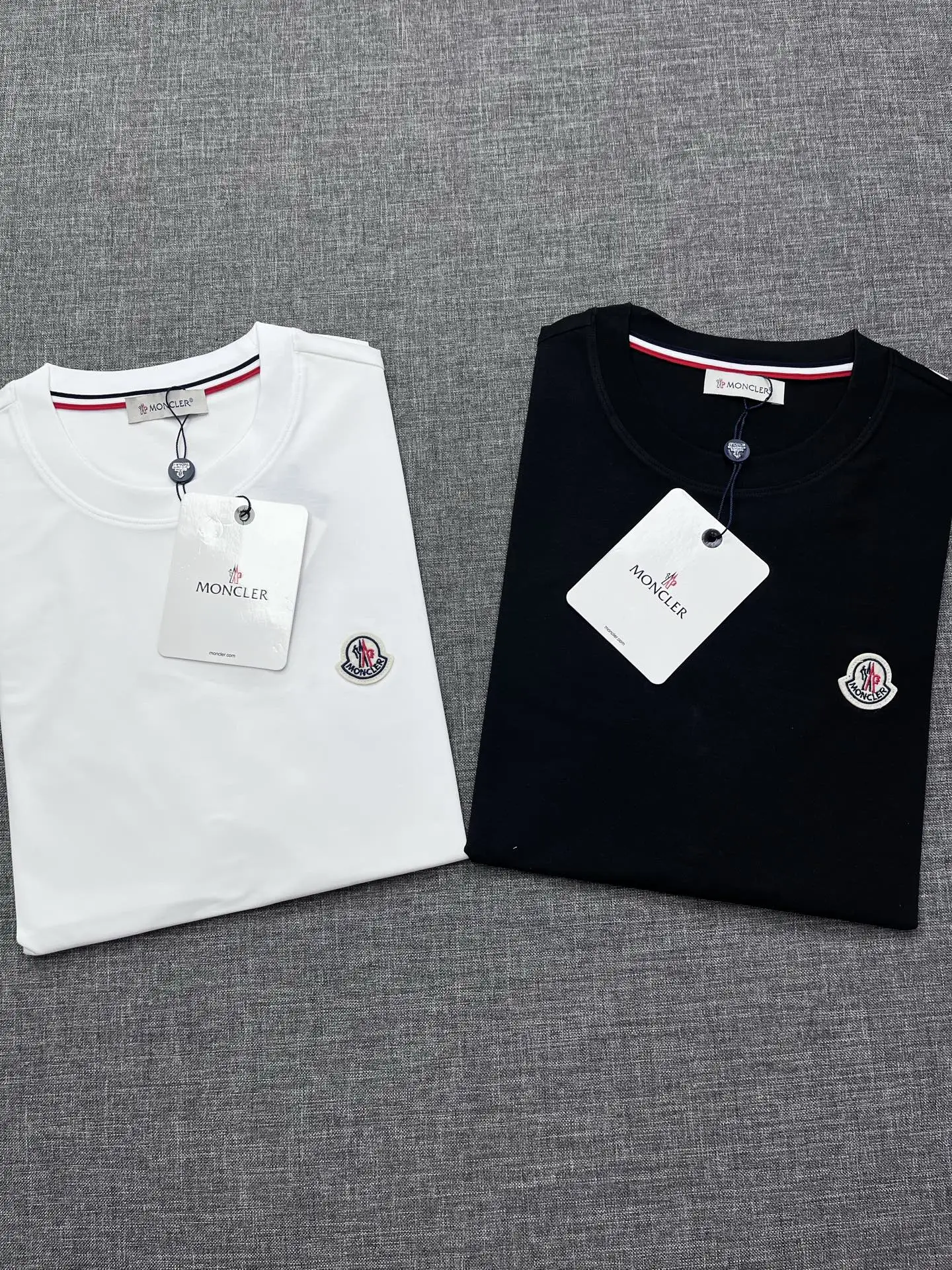 Moncler T-Shirt — 86b7e51c