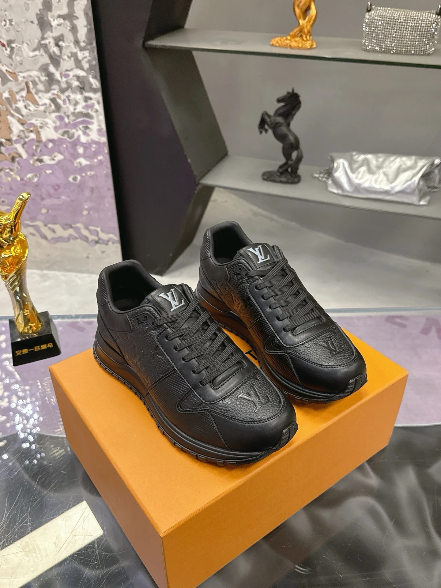 Louis Vuitton Sneakers — 2badcfa2